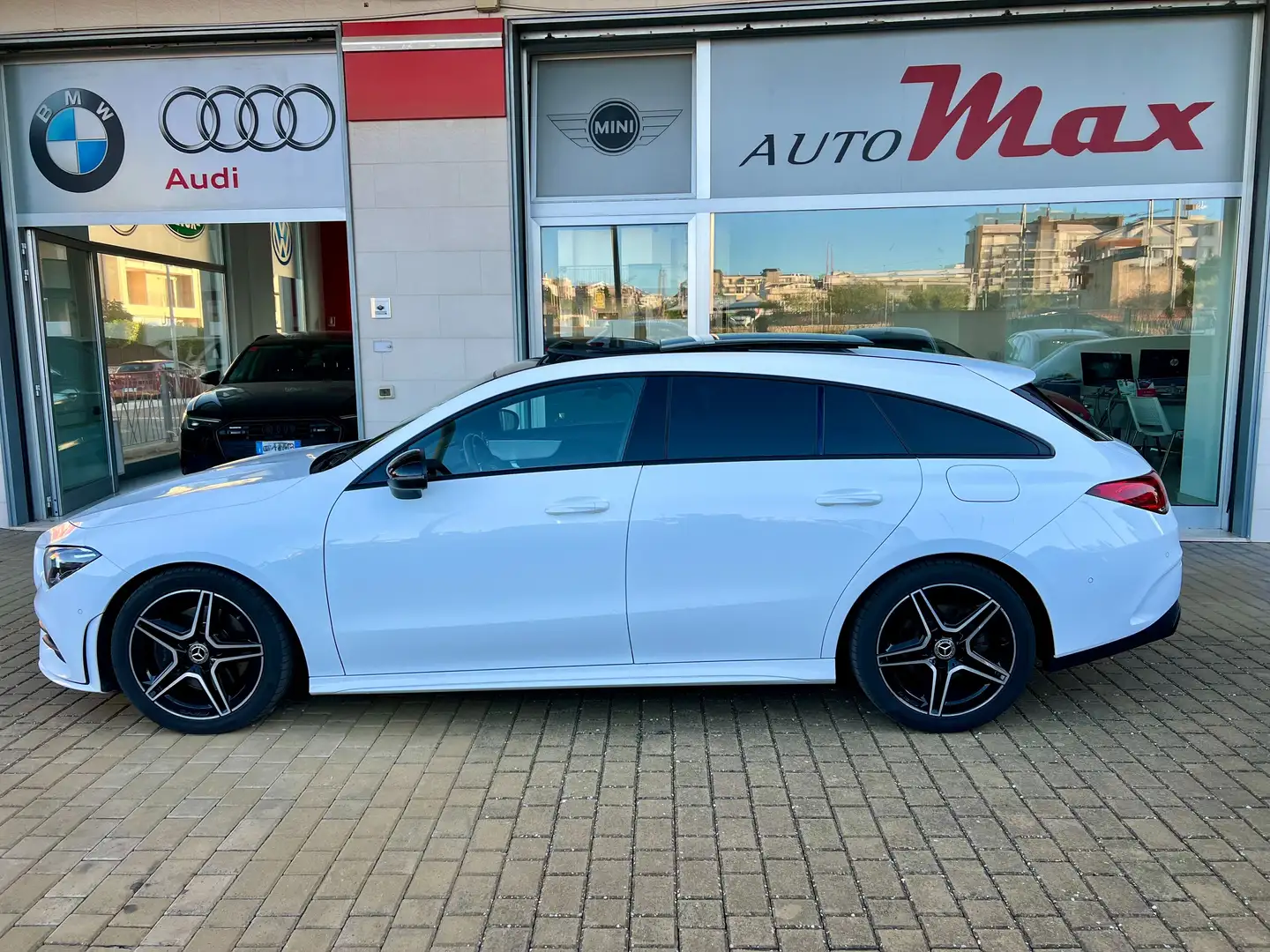 Mercedes-Benz CLA 200 CLA Shooting Brake d AMG Premium Plus TETTO Blanco - 2