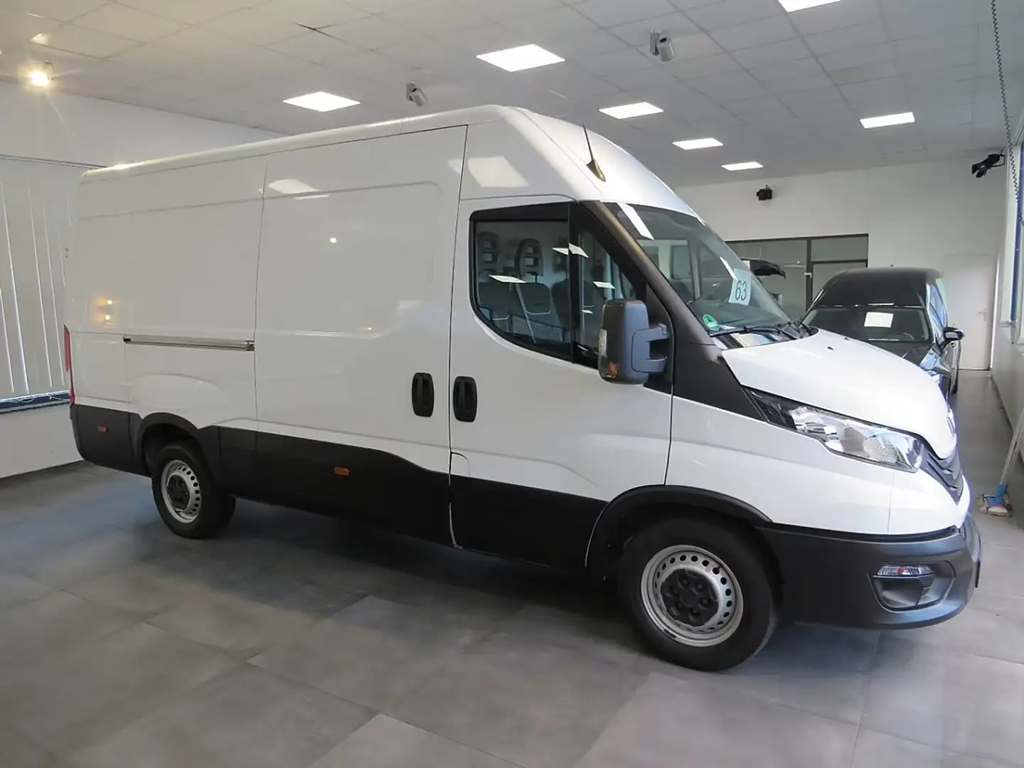 Iveco Daily Daily 35S16A8 L3H2 - AHK und HI-Connect Weiß - 1
