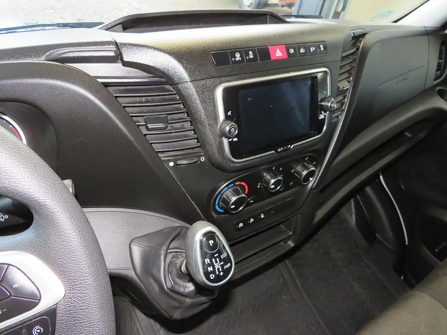 Iveco Daily Daily 35S16A8 L3H2 - AHK und HI-Connect Weiß - 2