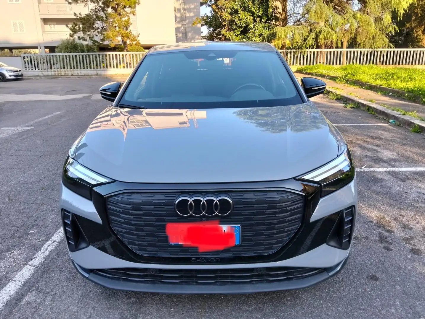 Audi Q4 e-tron Sportback 35 Business Advanced Grigio - 2