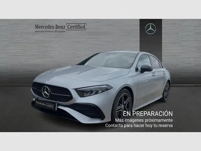 Mercedes-Benz A 180 180d Sedán 8G-DCT