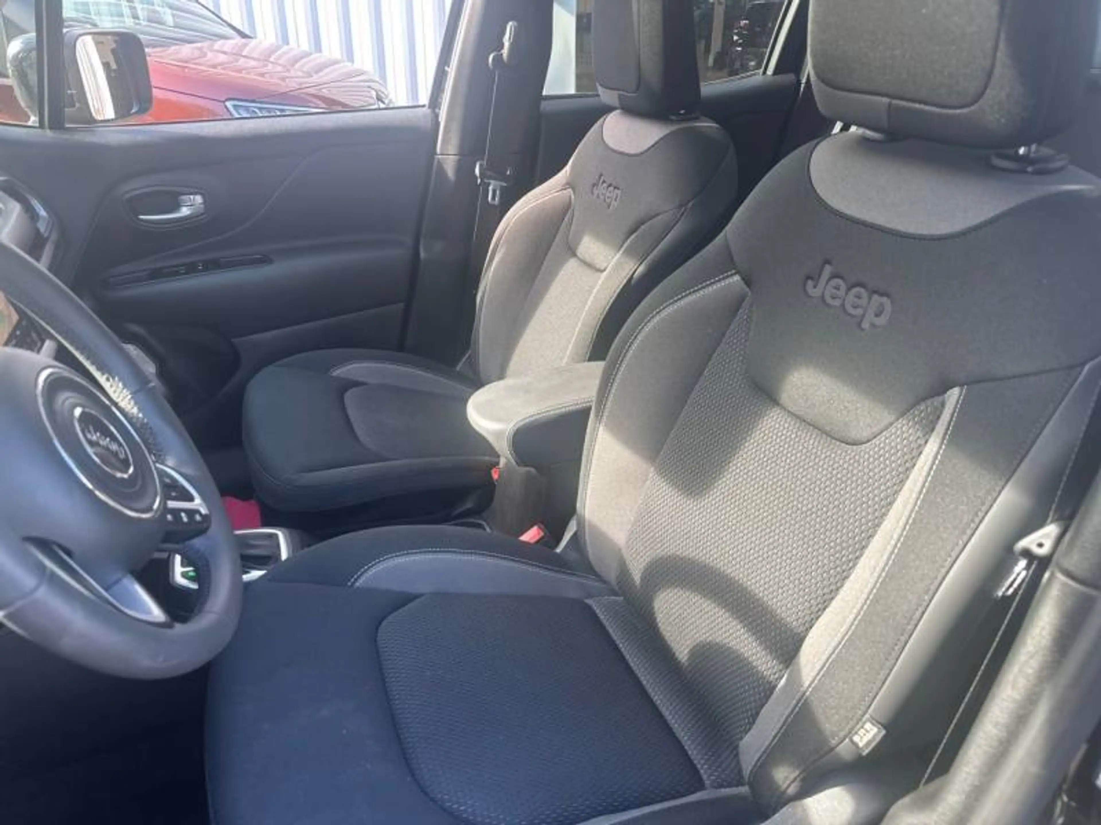 Jeep Renegade 1 1.5 Turbo T4 130 4x2 MHEV DCT7 Limited — photo 9