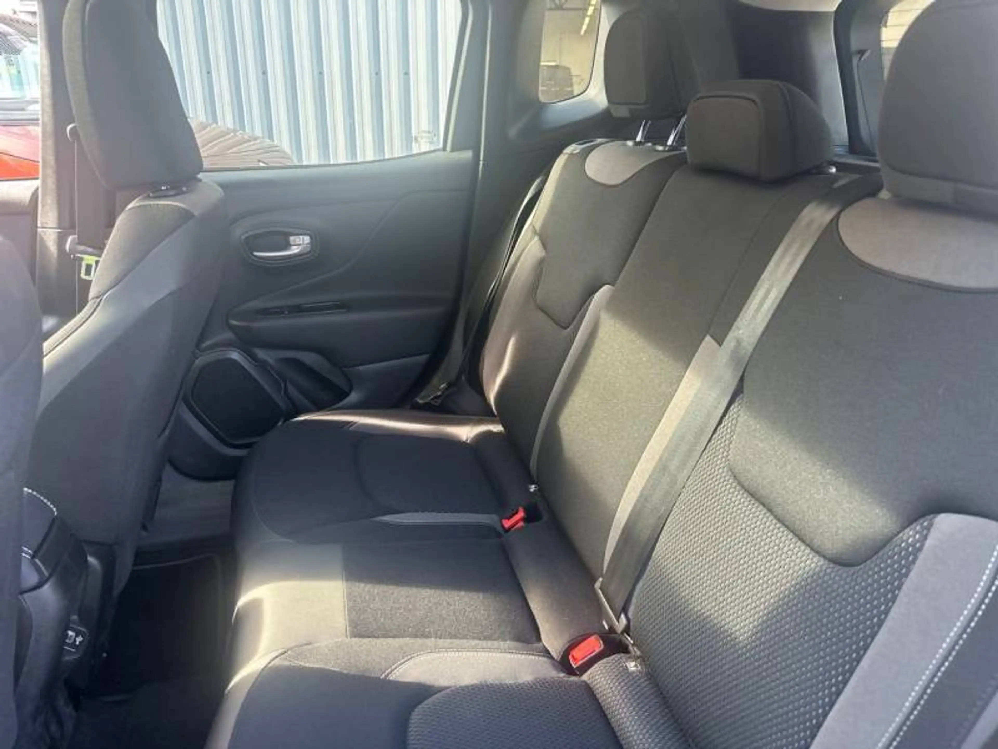 Jeep Renegade 1 1.5 Turbo T4 130 4x2 MHEV DCT7 Limited — photo 10