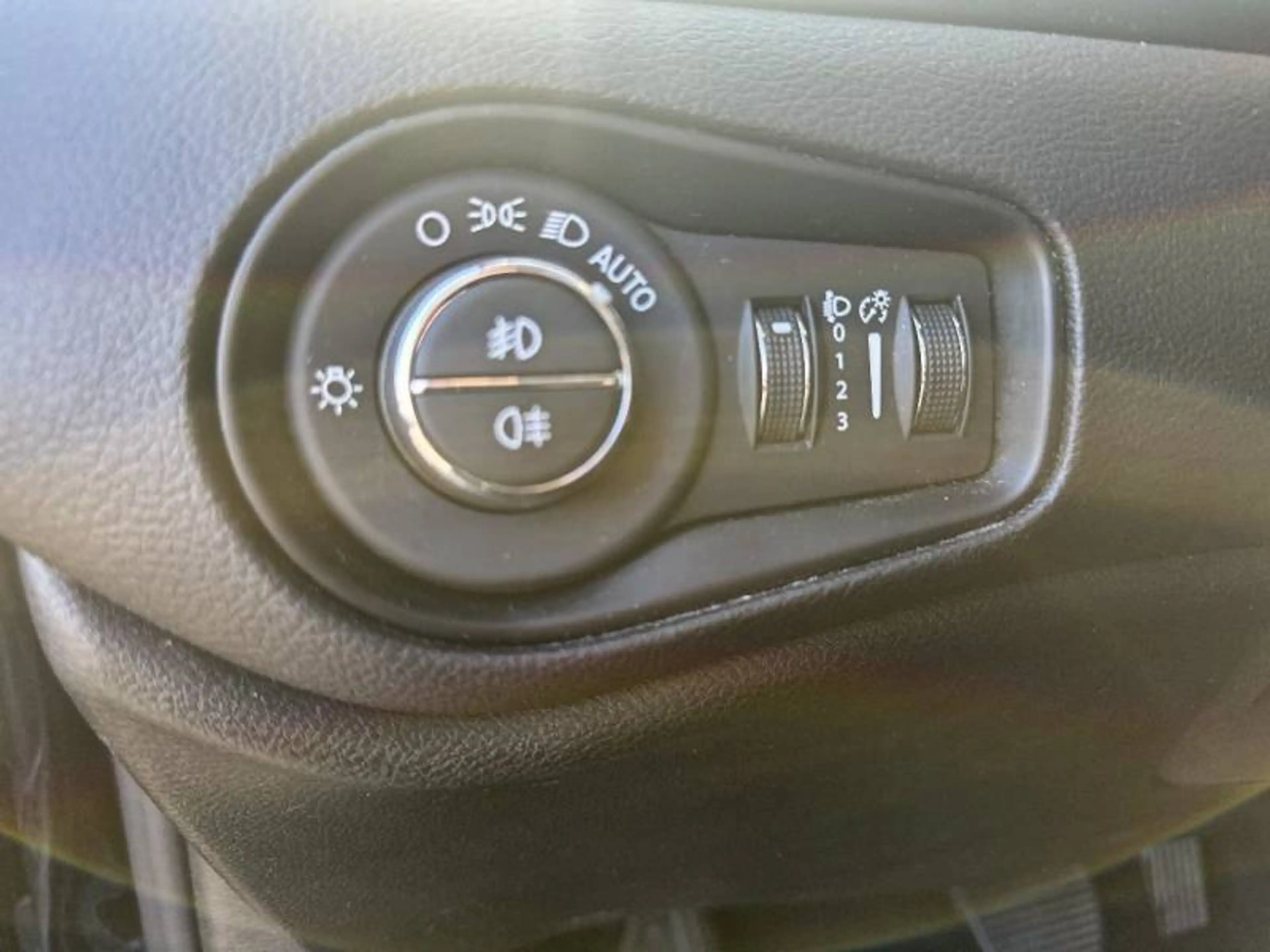 Jeep Renegade 1 1.5 Turbo T4 130 4x2 MHEV DCT7 Limited — photo 13