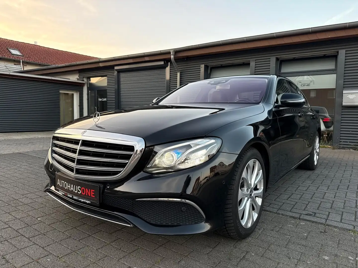 Mercedes-Benz E 200 d EXCLUSIVE HOLZ/TOTENWINKEL/LED Schwarz - 1