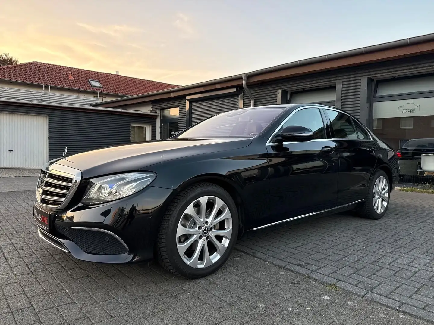 Mercedes-Benz E 200 d EXCLUSIVE HOLZ/TOTENWINKEL/LED Schwarz - 2