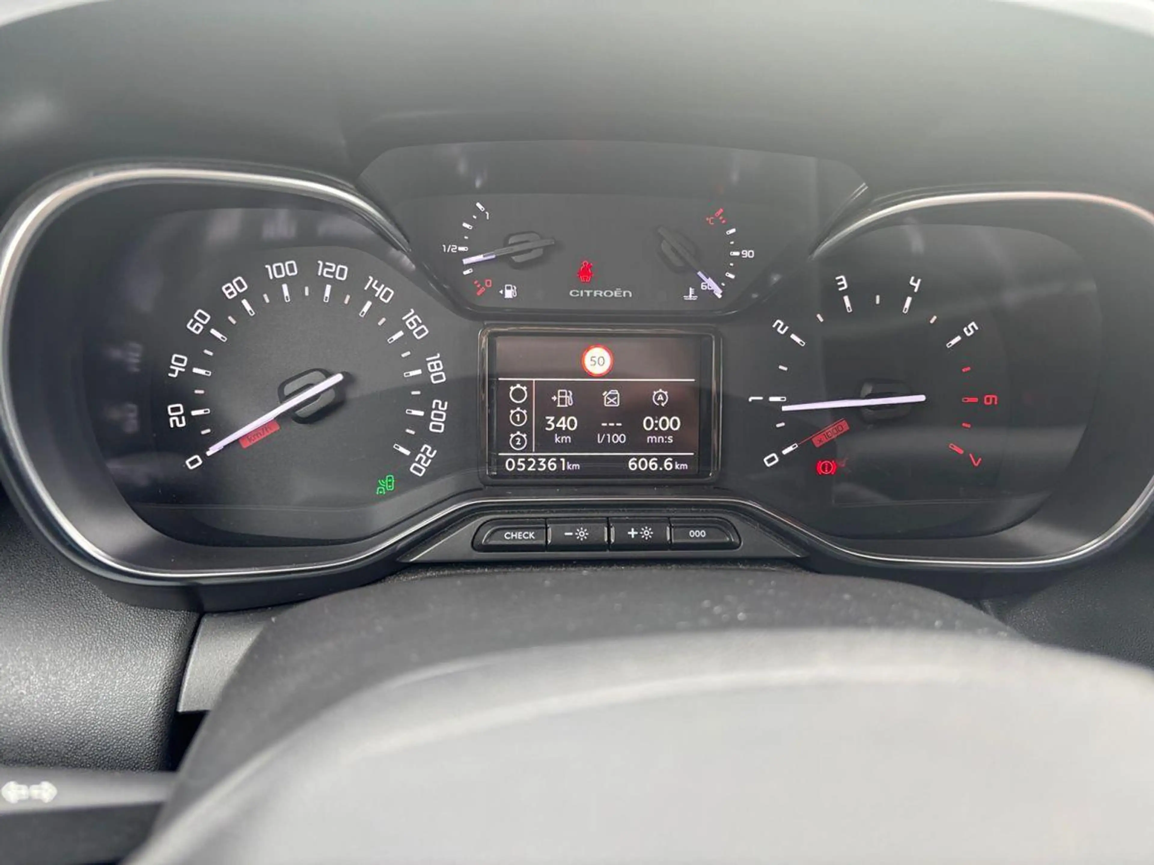 Citroen C3 Aircross Shine 1.6 Blue-HDI FAP Metallic — photo 8