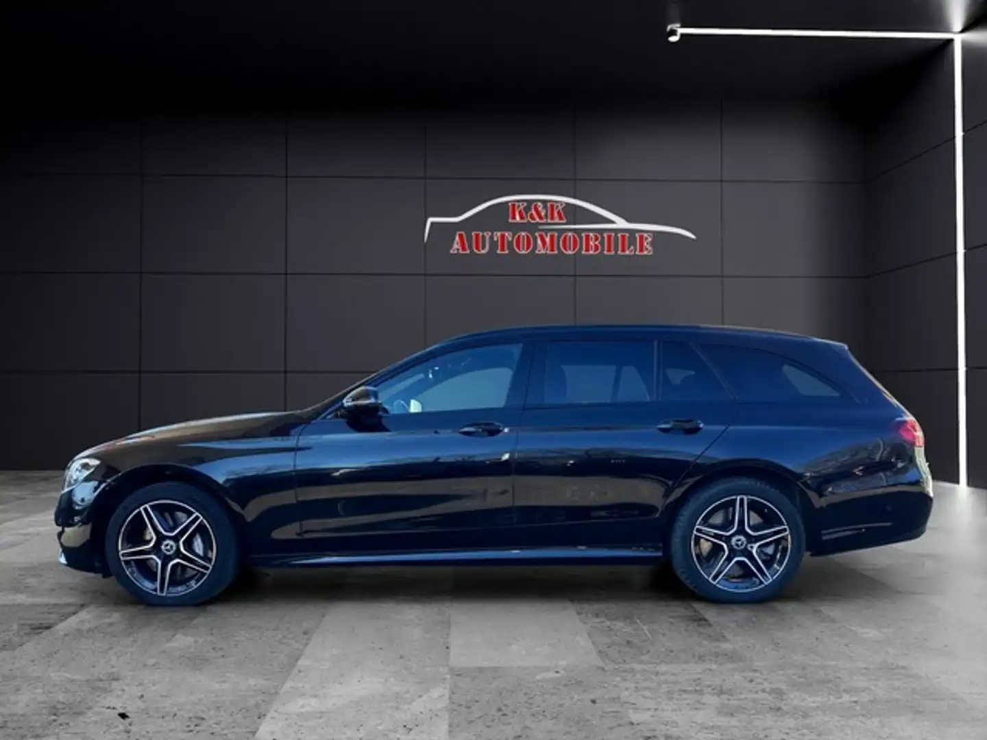 Mercedes-Benz E 300 de 4Matic AMG/PANO/LED/AMBIENTE/AHK Schwarz - 2