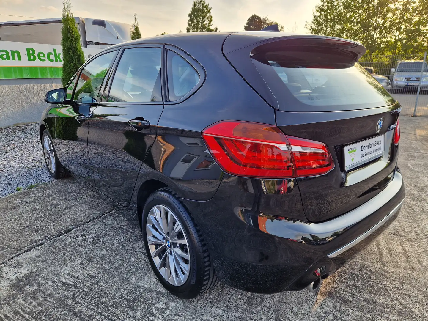 BMW 225 225 xe Luxury Line Schwarz - 2
