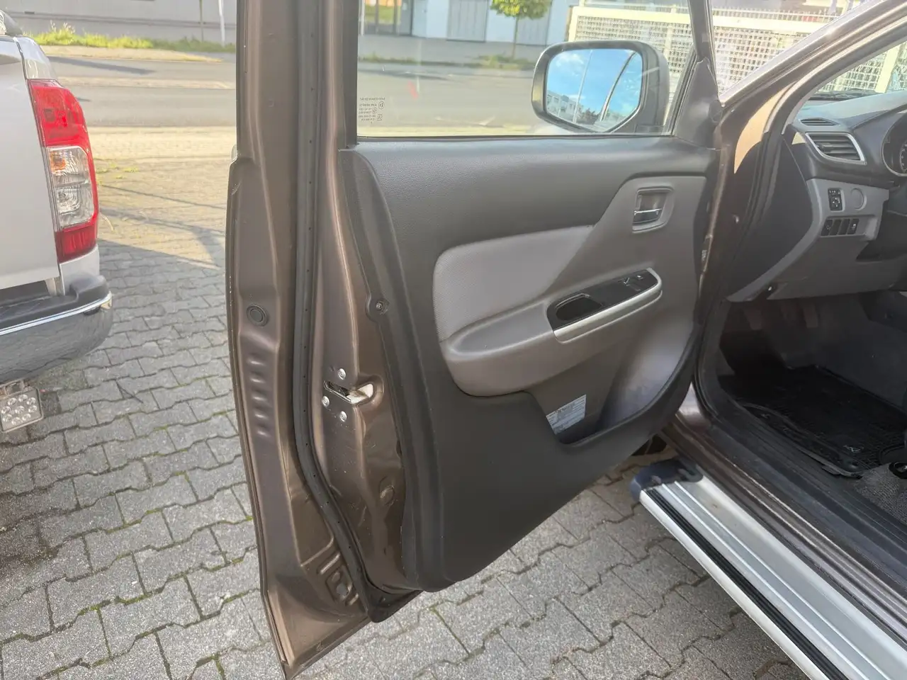 MITSUBISHI L200 CLUB CAB 181CH - 4X4 - BVM - CAMÉRA DE RECUL - ATTELAGE - 128.905 KMS