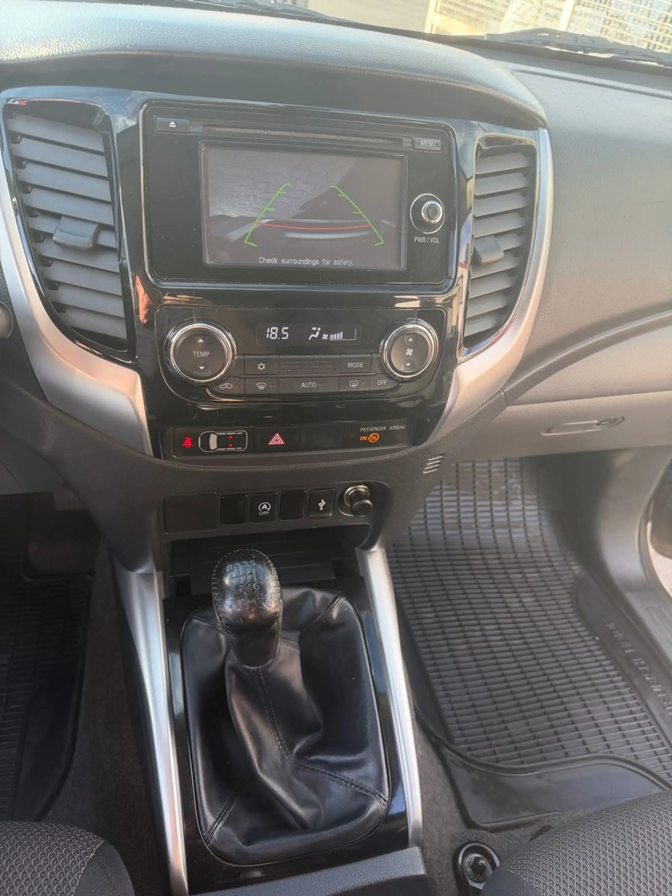 Mitsubishi L200 Plus Club Cab 4WD — photo 14