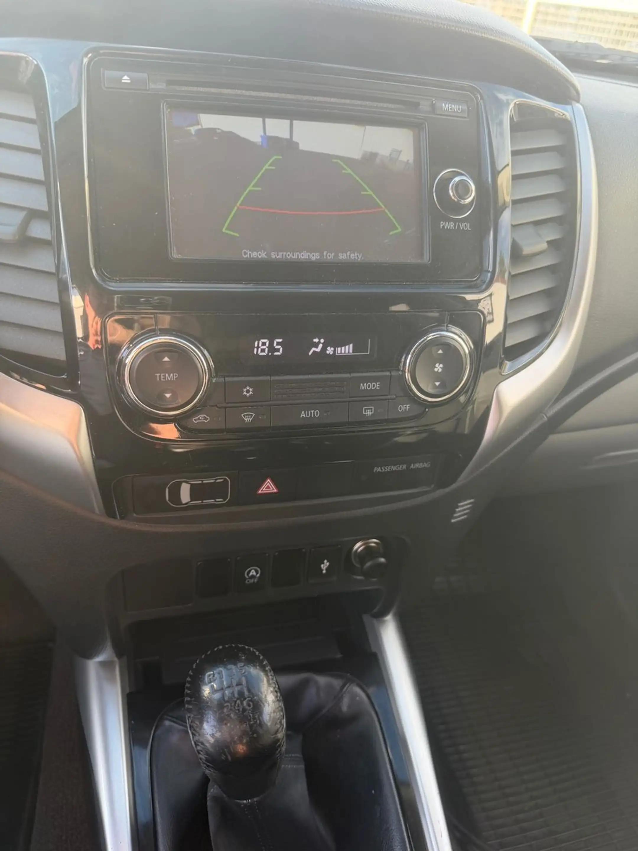 Mitsubishi L200 Plus Club Cab 4WD — photo 15