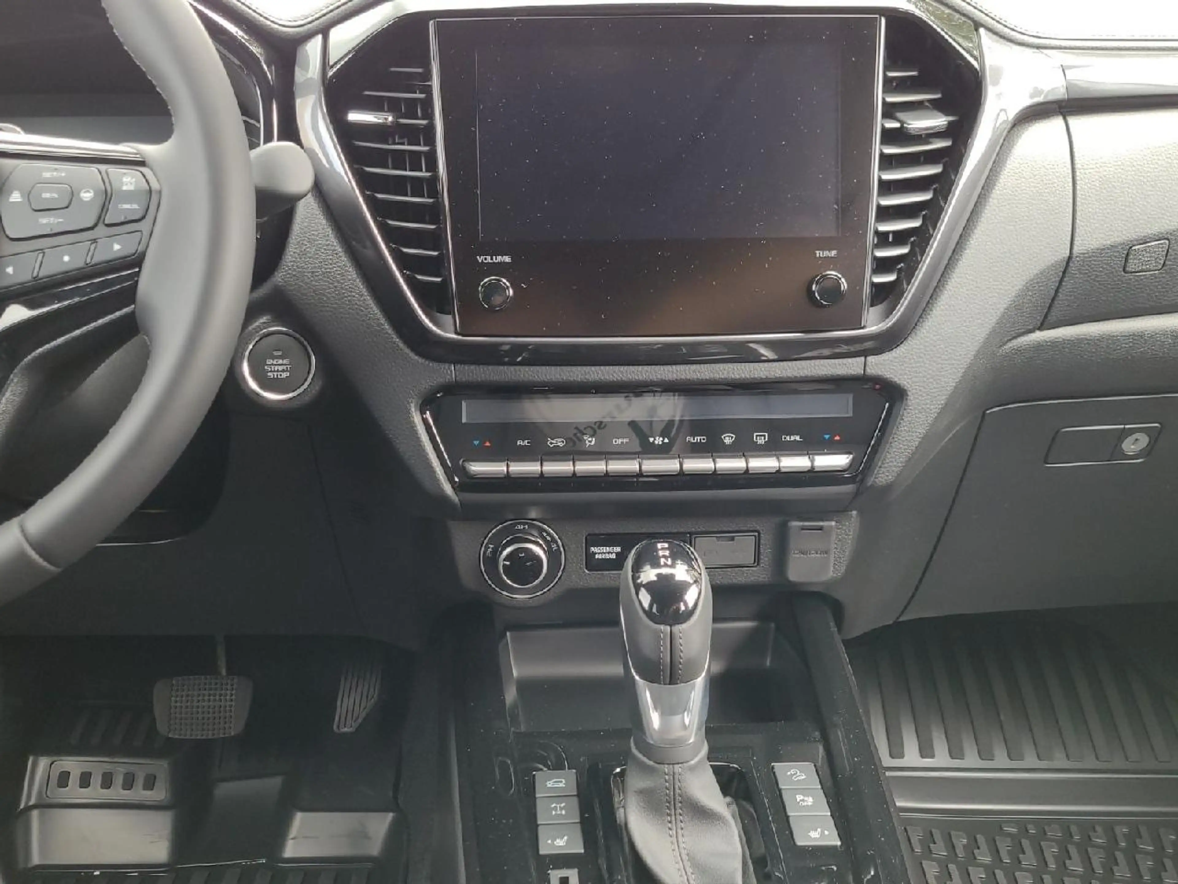 Isuzu D-Max Double Cab 4WD V-CROSS 2.2 120KW/160PS 8AT HARDTOP — photo 12