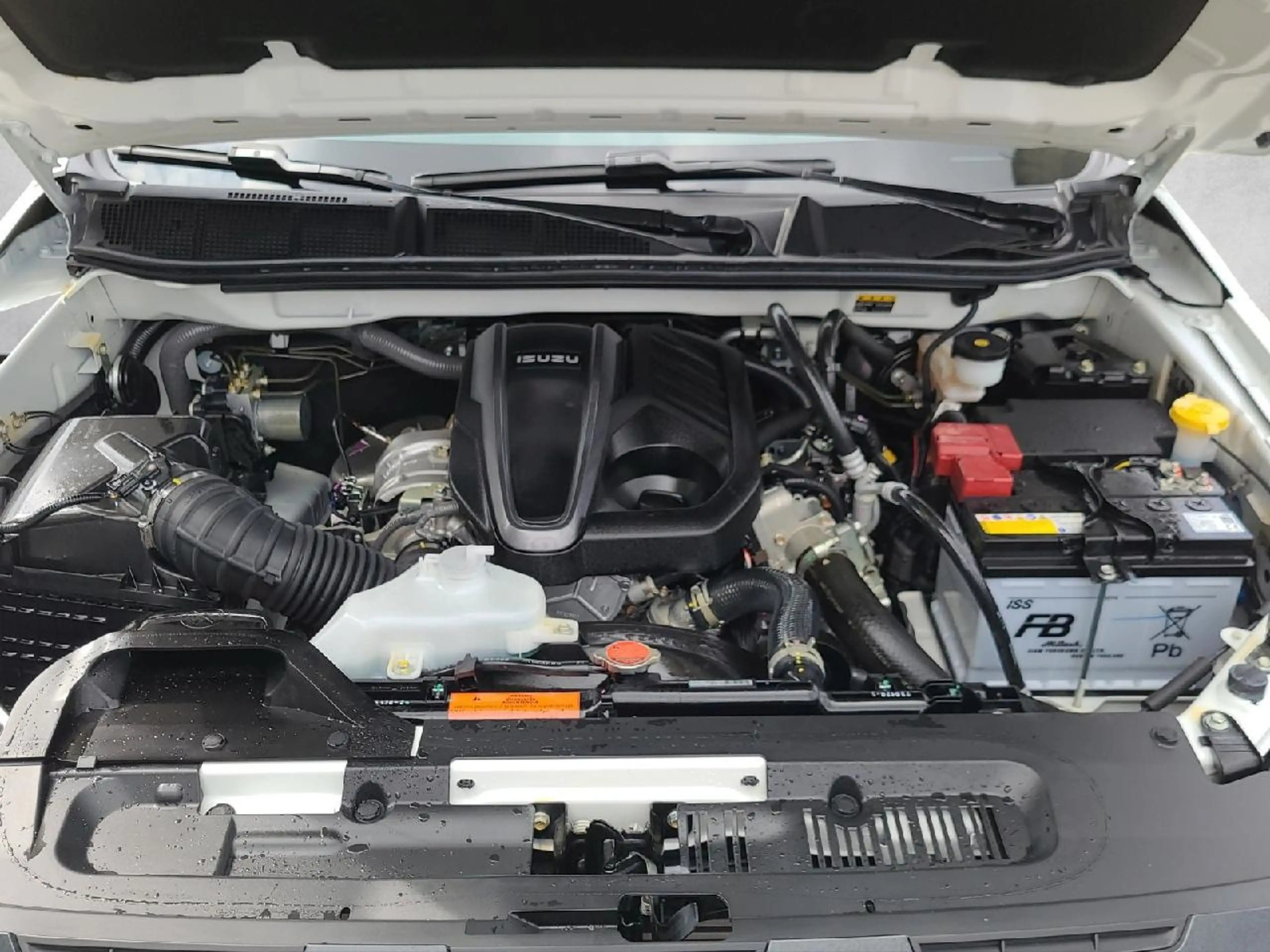 Isuzu D-Max Double Cab 4WD V-CROSS 2.2 120KW/160PS 8AT HARDTOP — photo 14