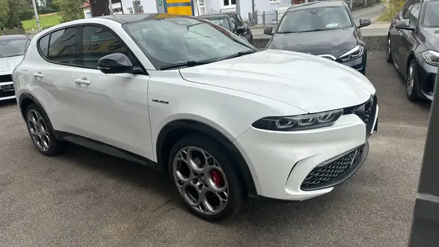 Alfa Romeo Tonale Veloce Plug-In-Hybrid AWD Panoramaglasdach 20"Rad