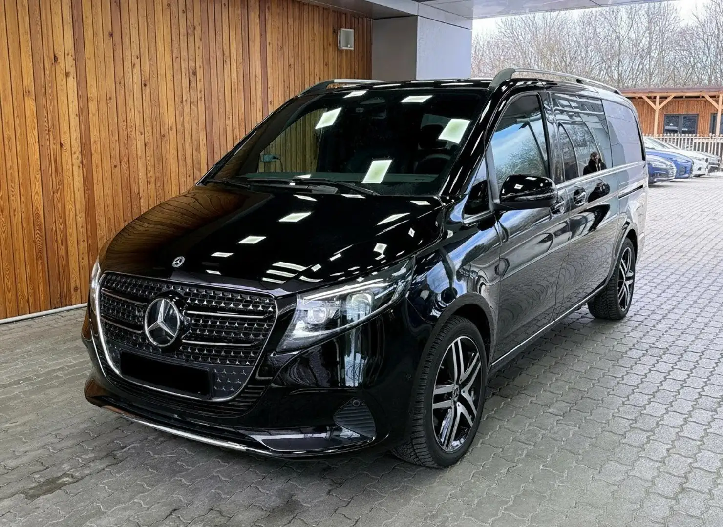 Mercedes-Benz V 250 V 250 d 4MATIC AVANTGARDE lang (447.813) Schwarz - 1