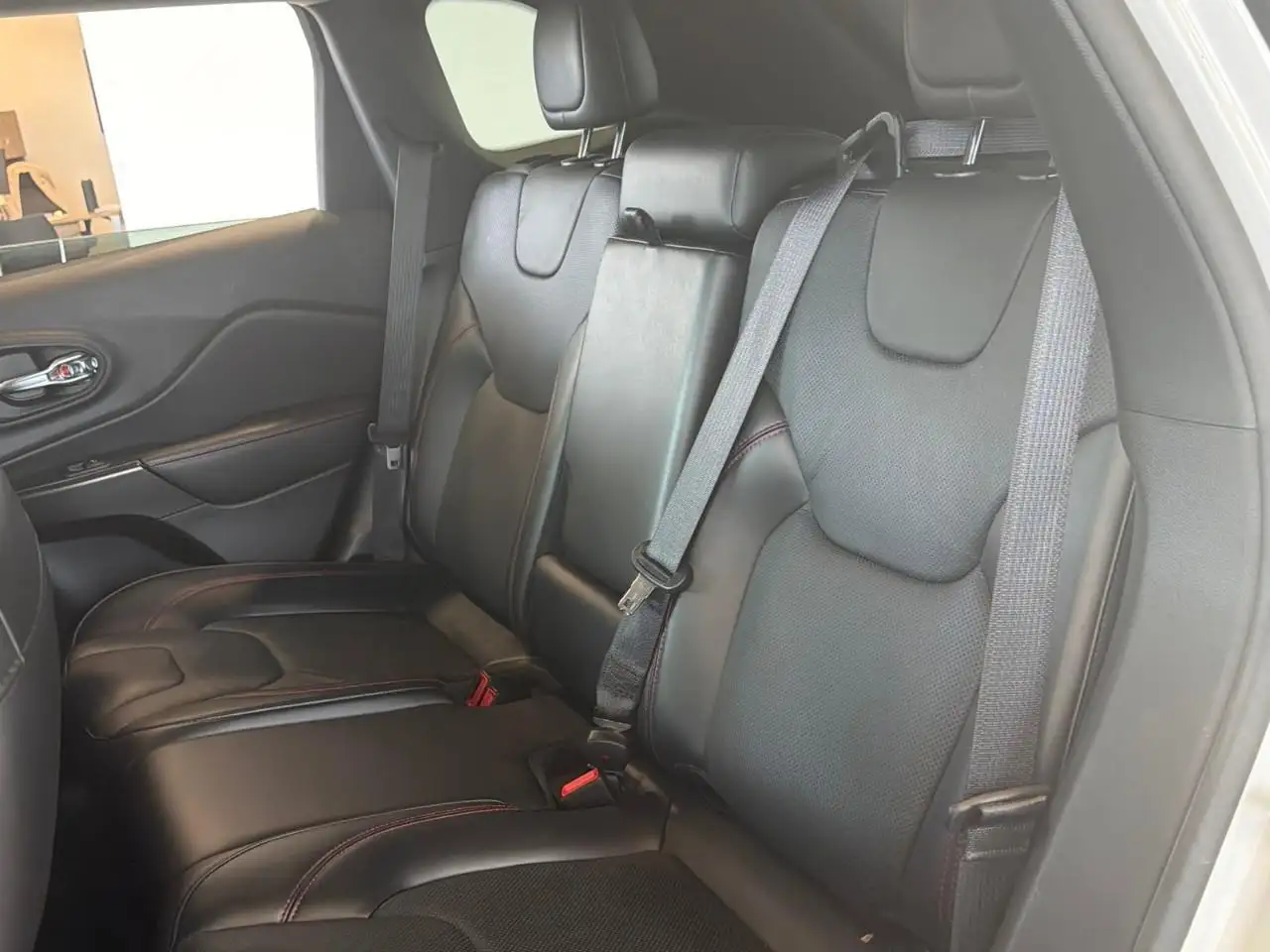 Jeep Cherokee photo Jeep Cherokee