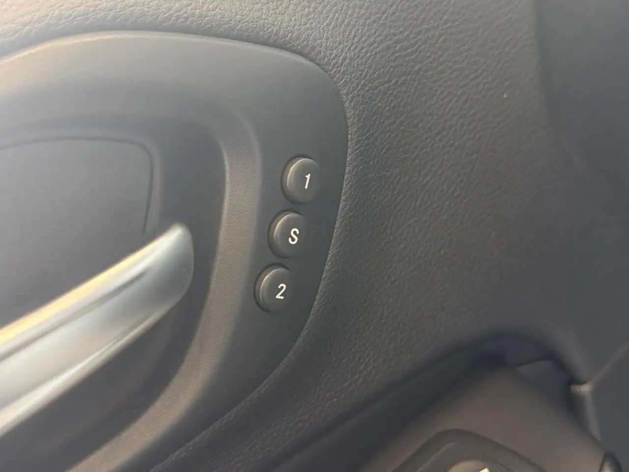 Jeep Cherokee photo Jeep Cherokee