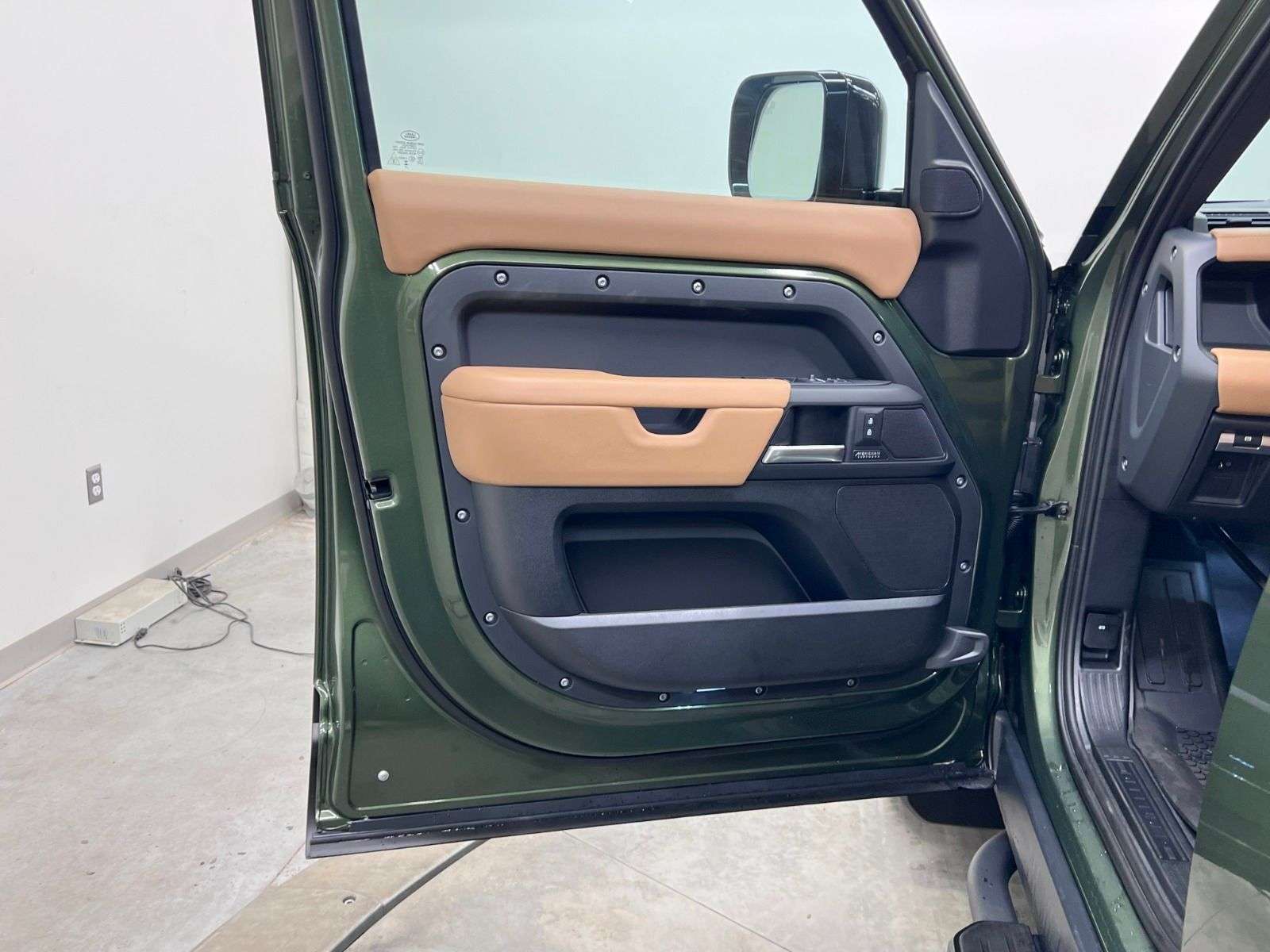 2026 Land Rover Defender X-Dynamic SE thumb 22