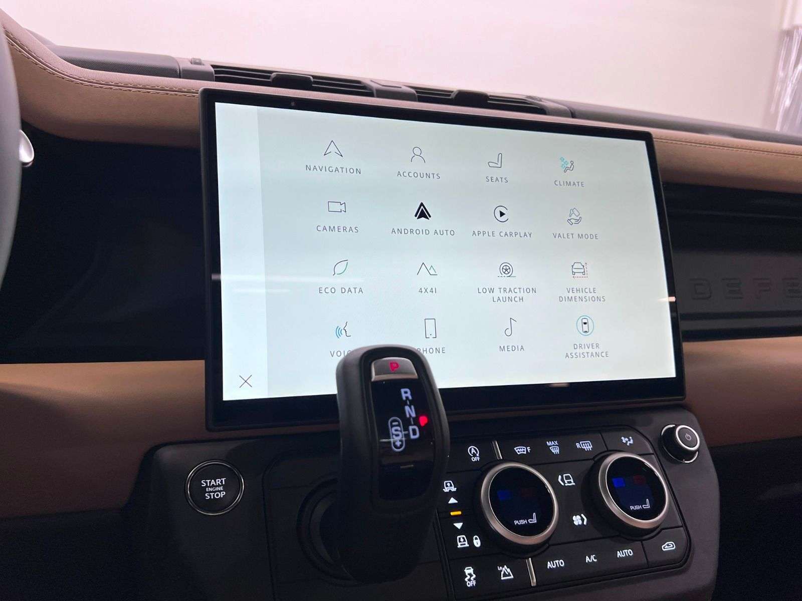 2026 Land Rover Defender X-Dynamic SE thumb 17