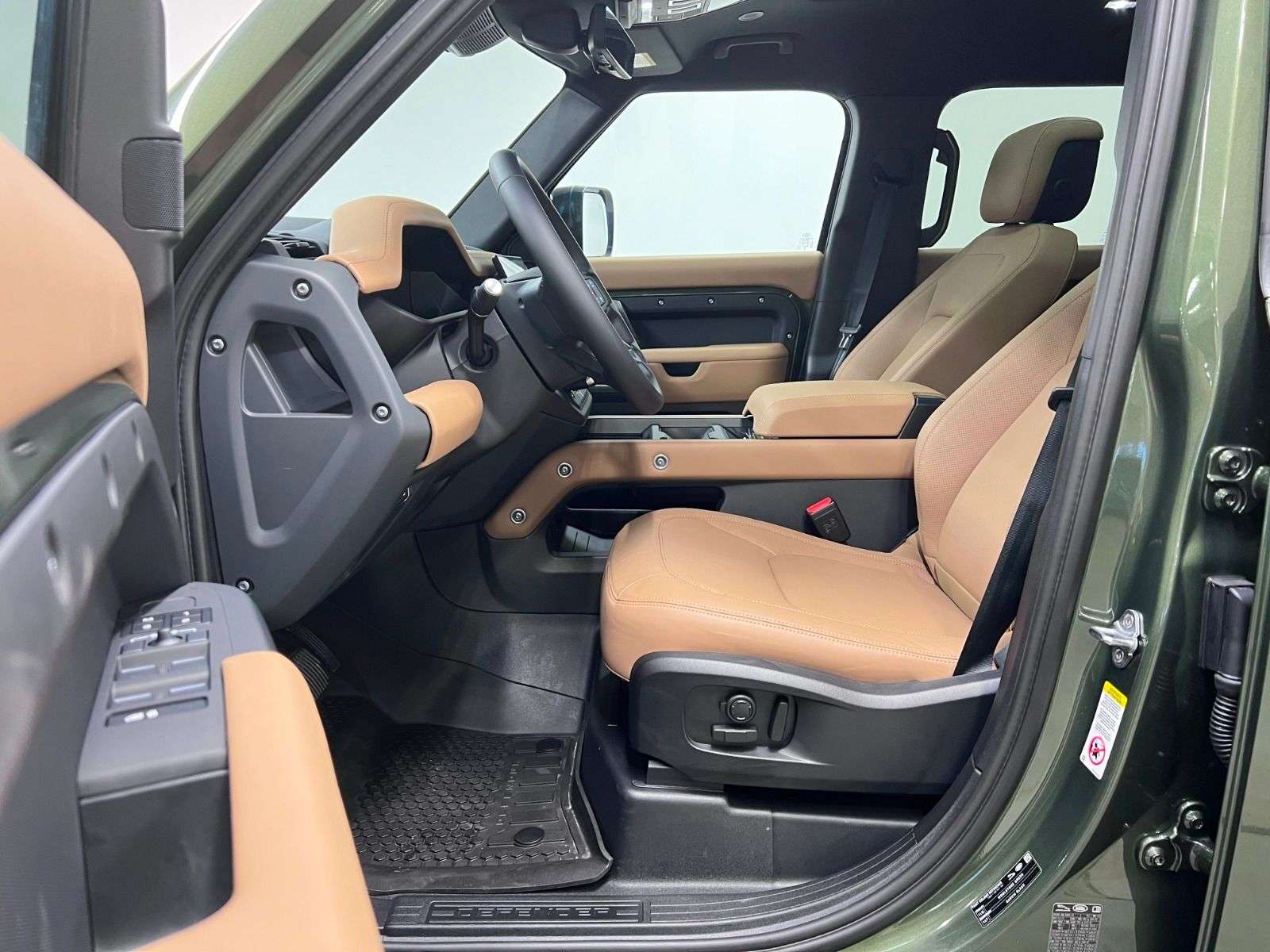 2026 Land Rover Defender X-Dynamic SE thumb 25
