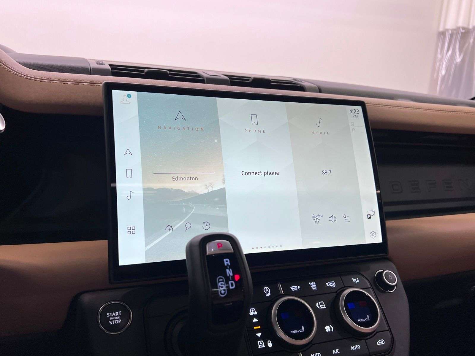 2026 Land Rover Defender X-Dynamic SE thumb 20