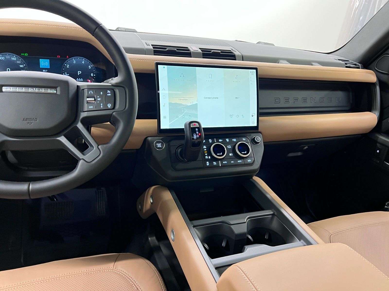 2026 Land Rover Defender X-Dynamic SE thumb 16