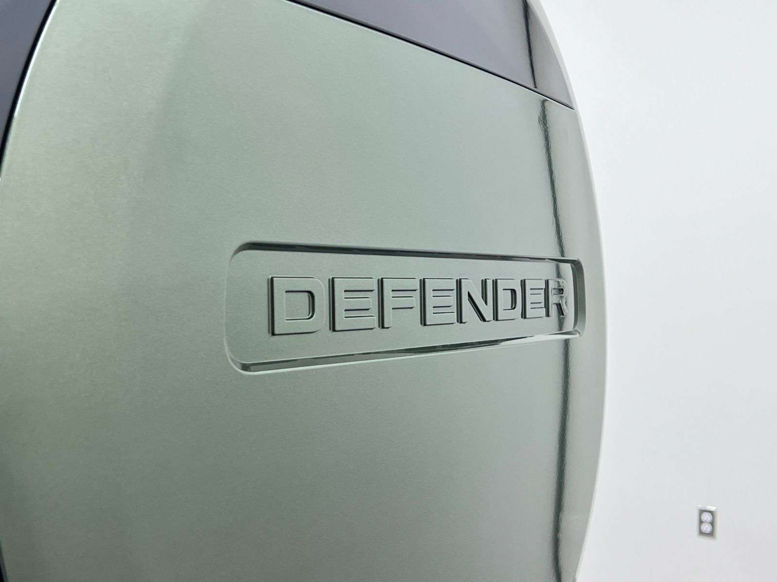 2026 Land Rover Defender X-Dynamic SE thumb 11