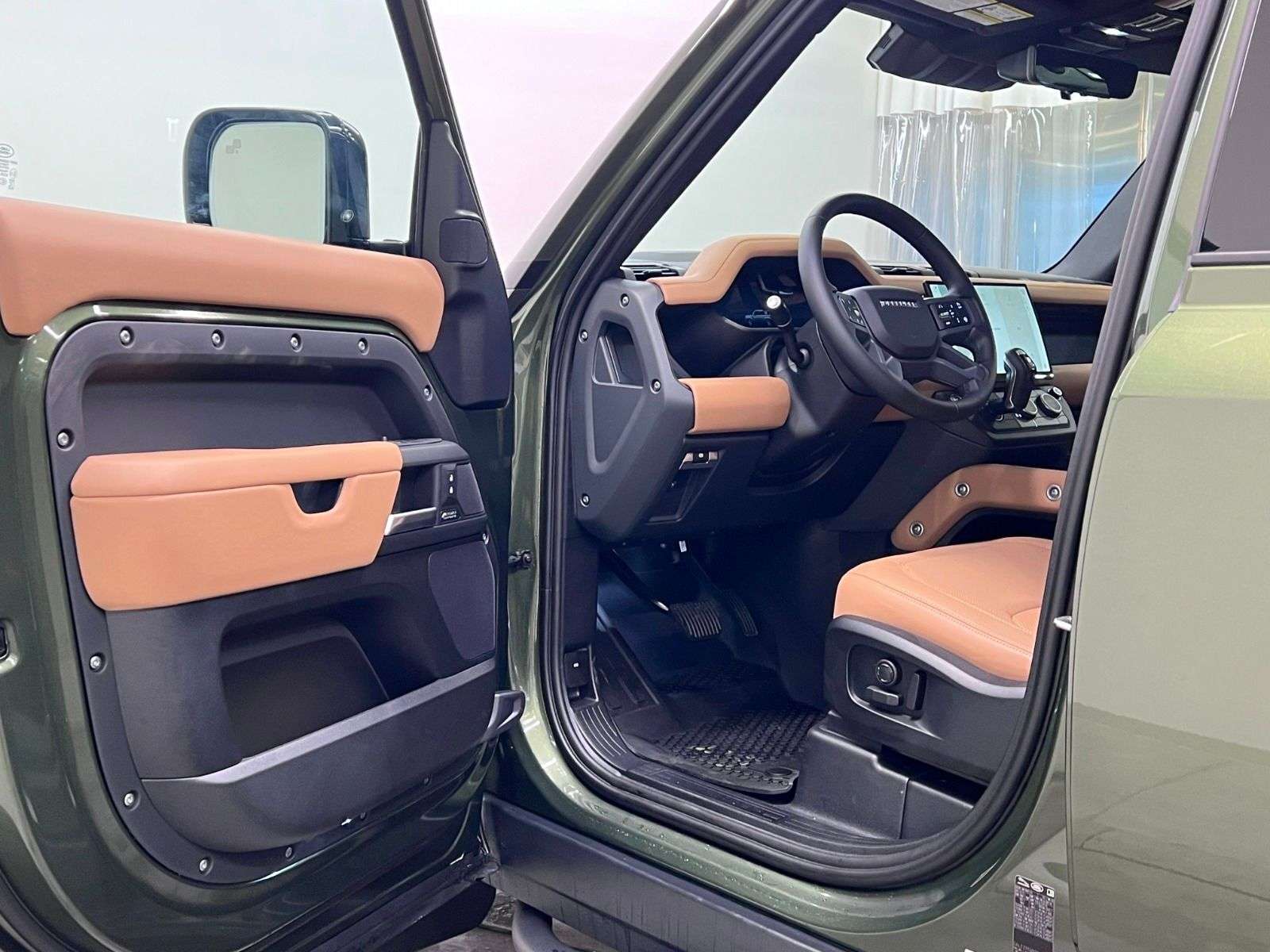 2026 Land Rover Defender X-Dynamic SE thumb 23