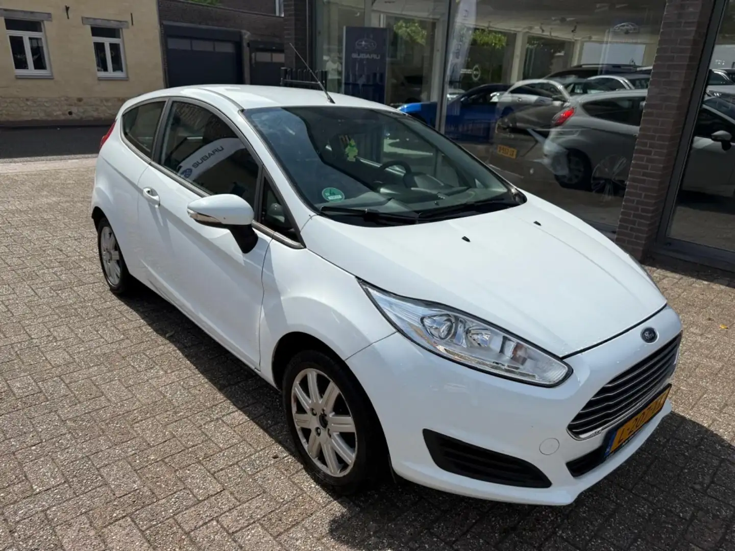 Ford Fiesta 1.25 Weiß - 1