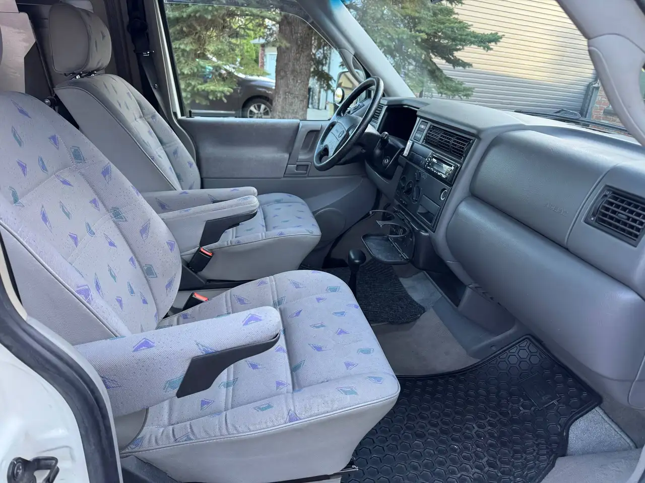 Volkswagen Eurovan снимка Volkswagen Eurovan