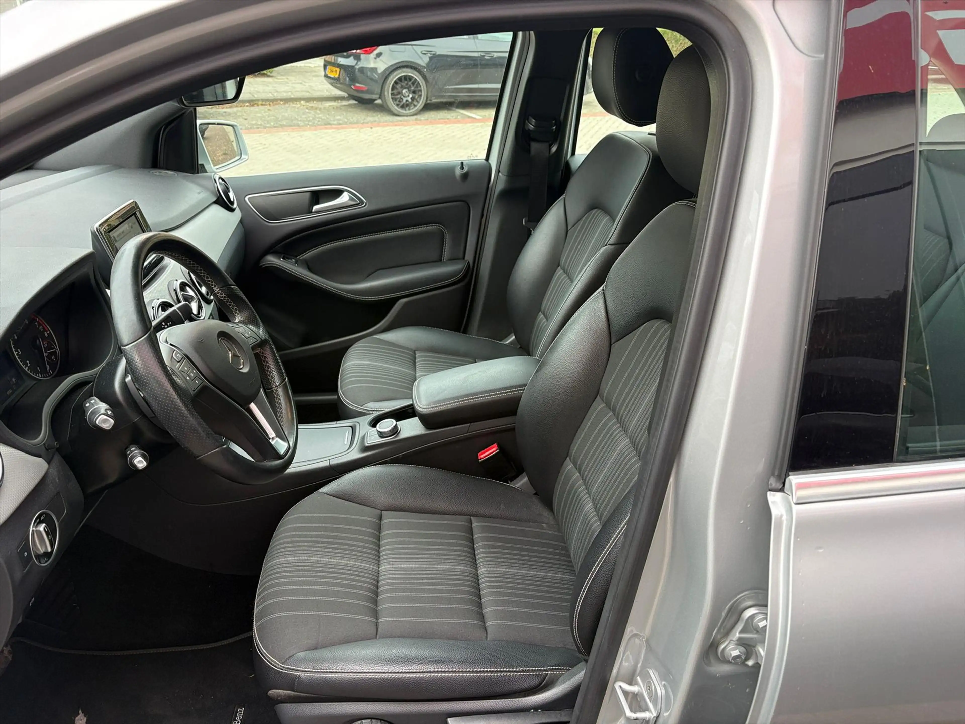 Mercedes-Benz B 180 B 122PK 7G-DCT Prestige — photo 9