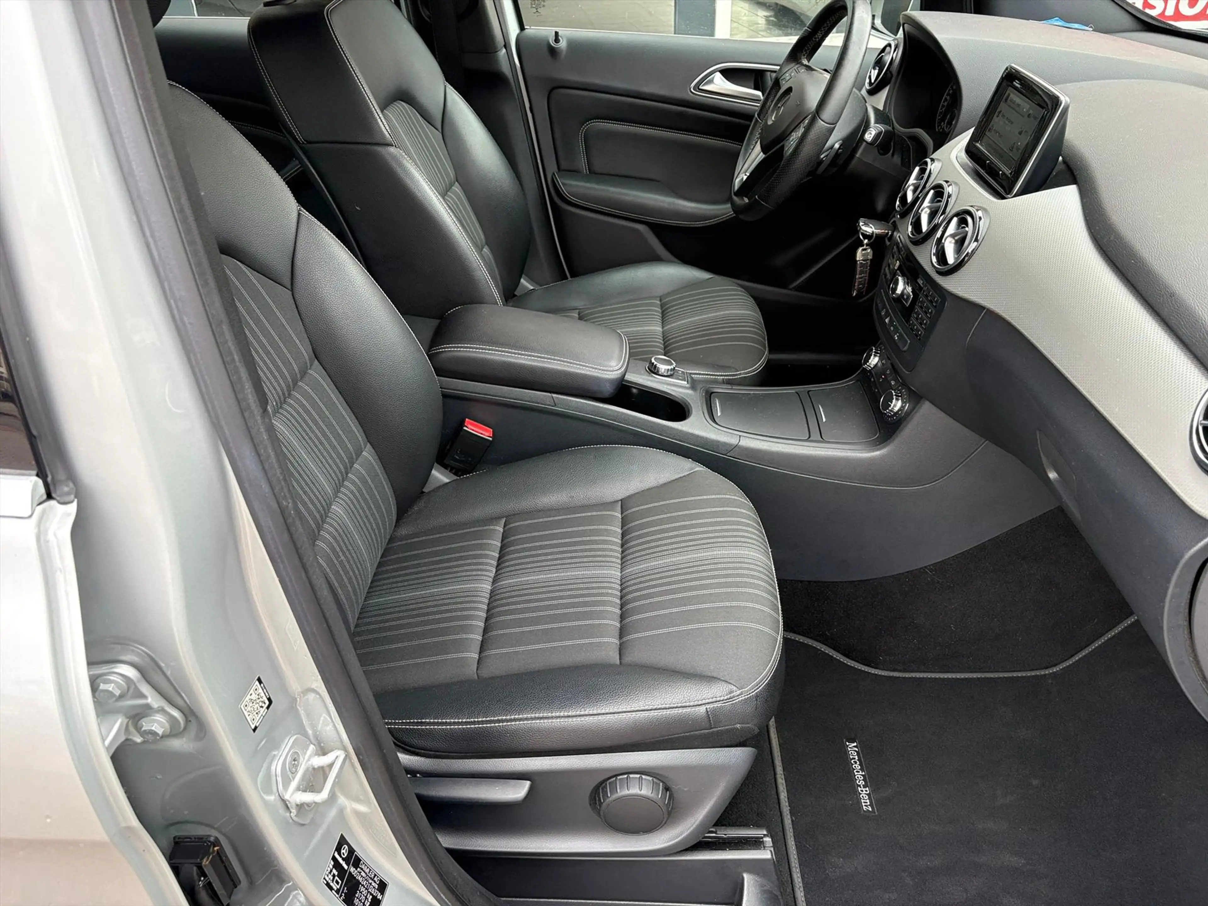 Mercedes-Benz B 180 B 122PK 7G-DCT Prestige — photo 10
