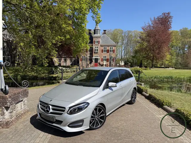 Mercedes-Benz B 180 AMG Line | 49.000KM !! | Trekhaak | Led | Navi | L