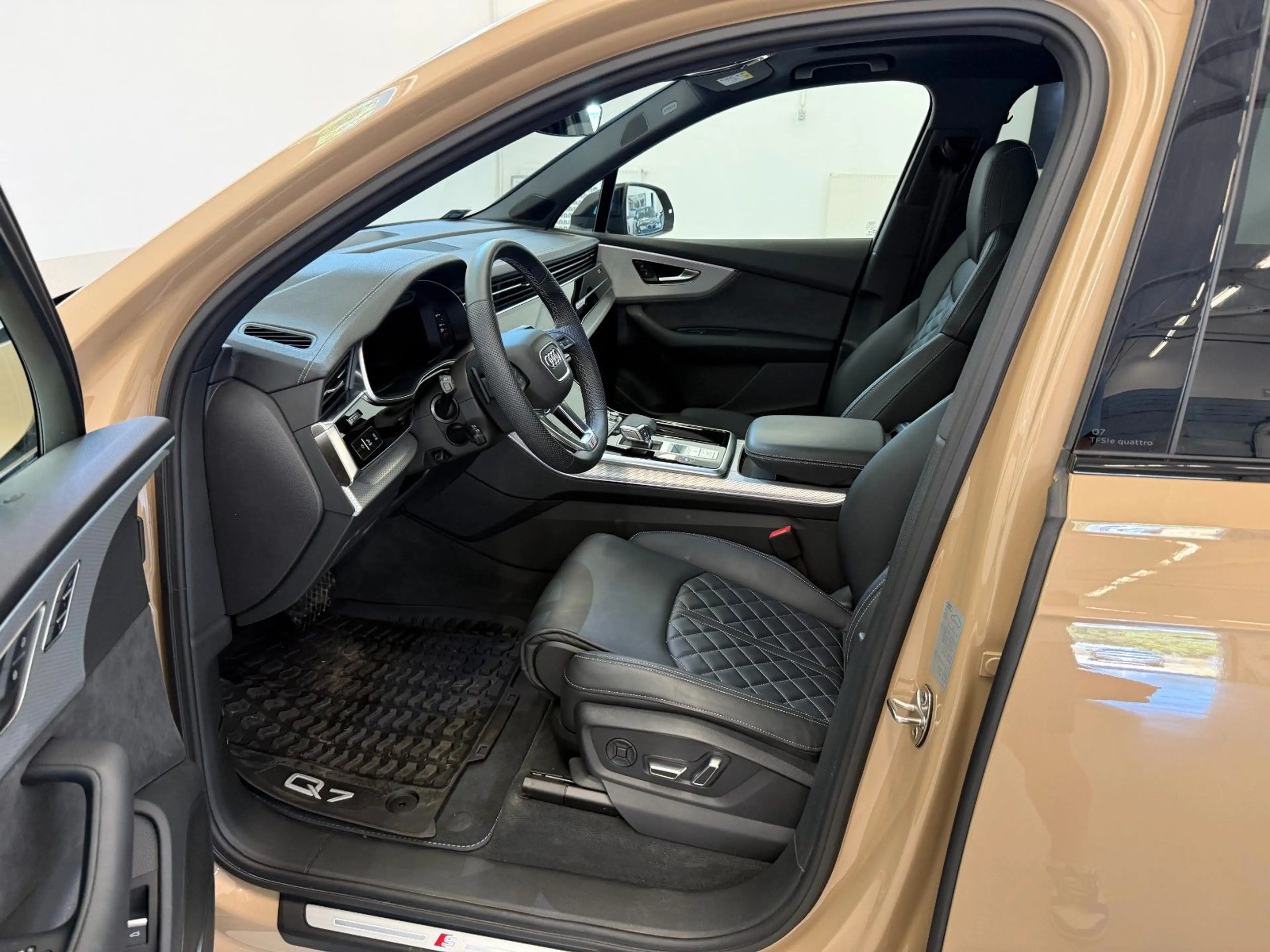 Audi Q7 TFSI e quattro 360 kW | S line | Mwst Ausw | — photo 13