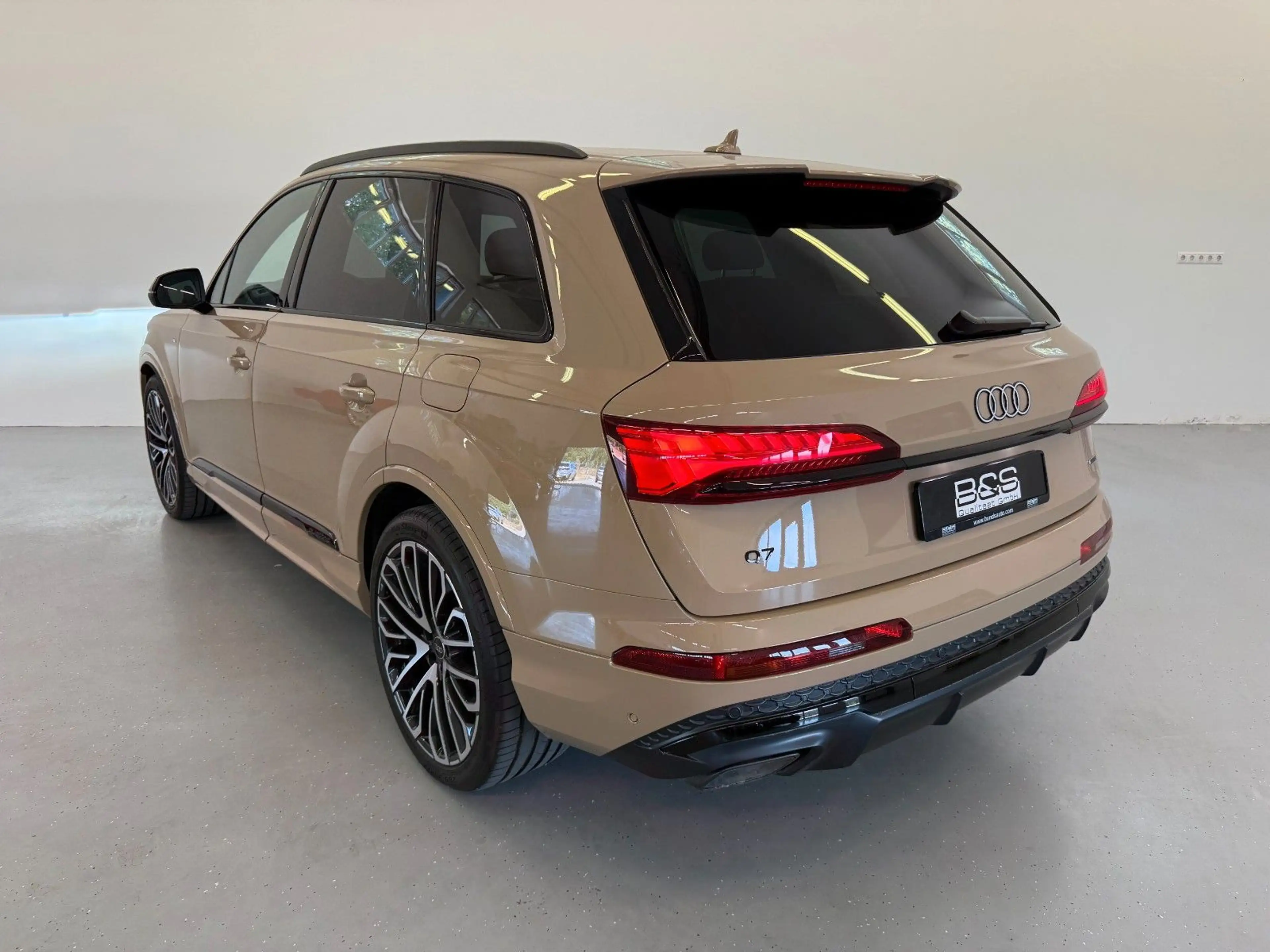Audi Q7 TFSI e quattro 360 kW | S line | Mwst Ausw | — photo 7