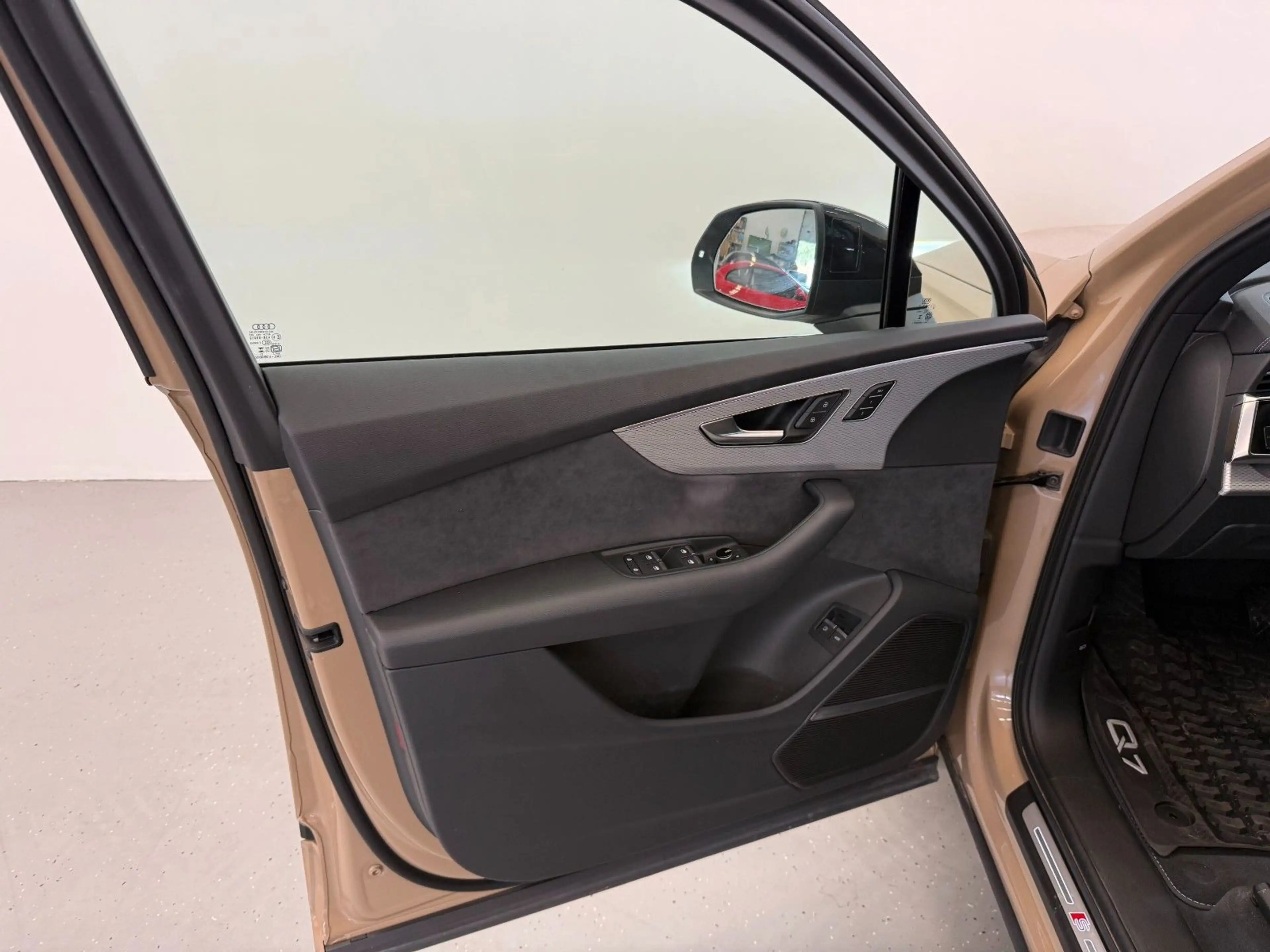 Audi Q7 TFSI e quattro 360 kW | S line | Mwst Ausw | — photo 10