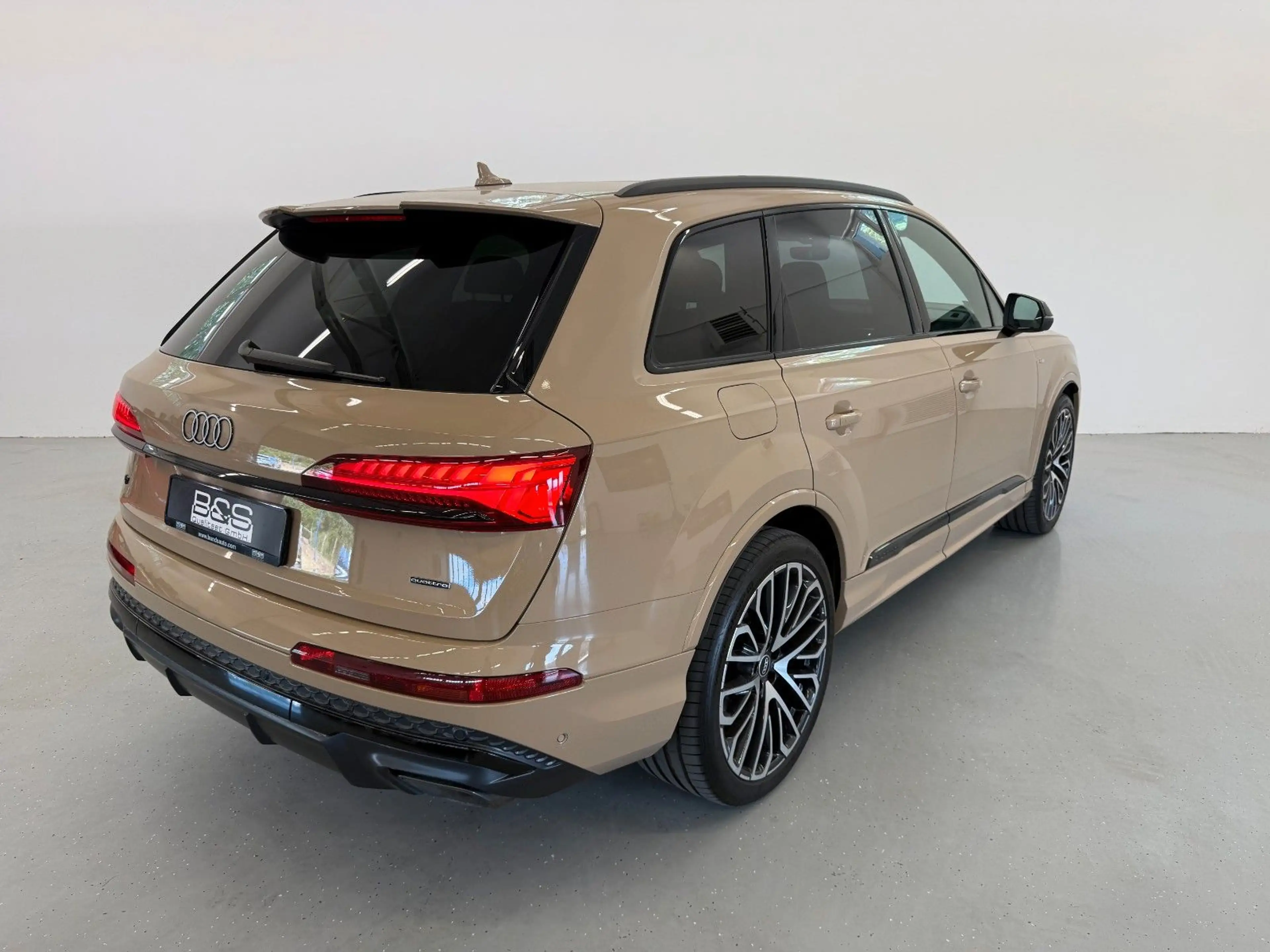 Audi Q7 TFSI e quattro 360 kW | S line | Mwst Ausw | — photo 5
