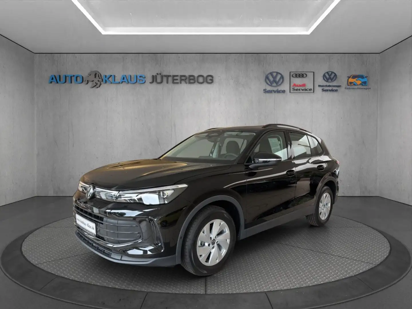 Volkswagen Tiguan 1.5 eTSI AZV schwenkbar+LED+Navi über App-C Schwarz - 2
