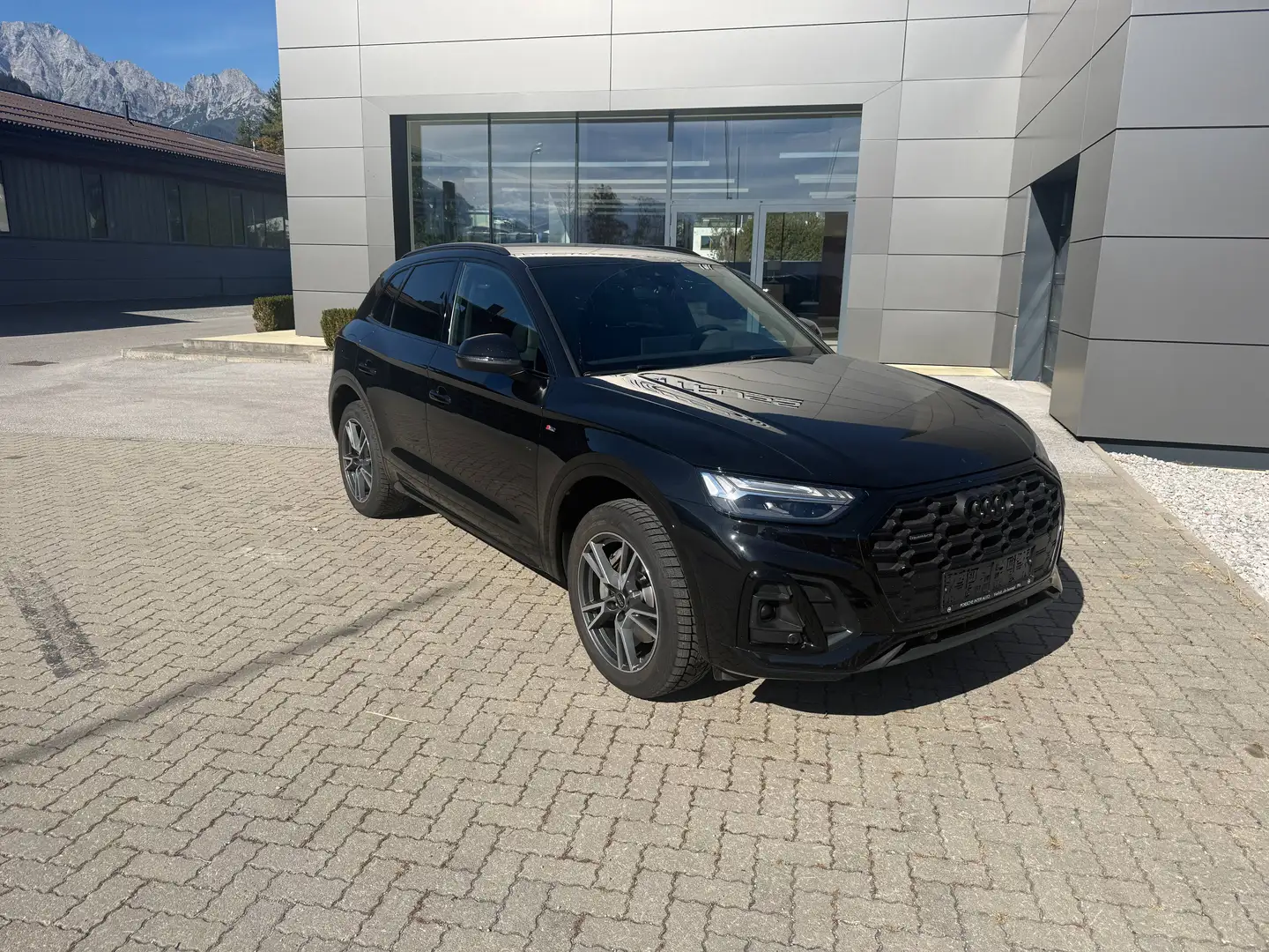 Audi Q5 55 TFSI e quattro S line Schwarz - 1