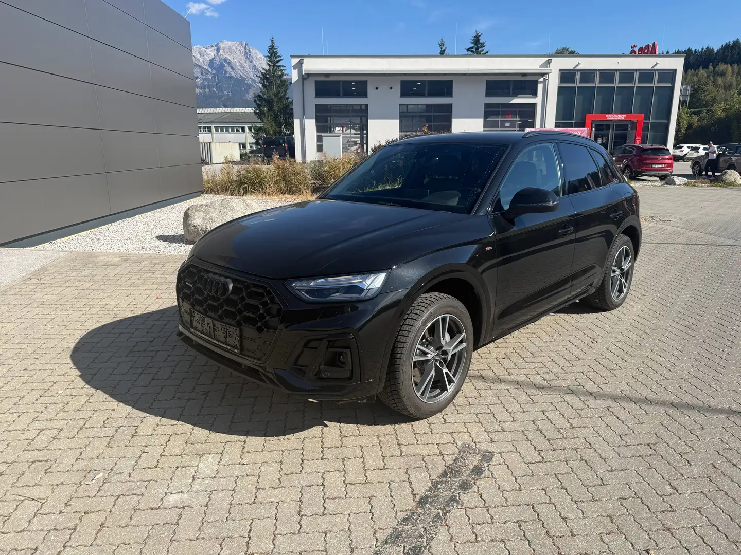 Audi Q5 55 TFSI e quattro S line Schwarz - 2