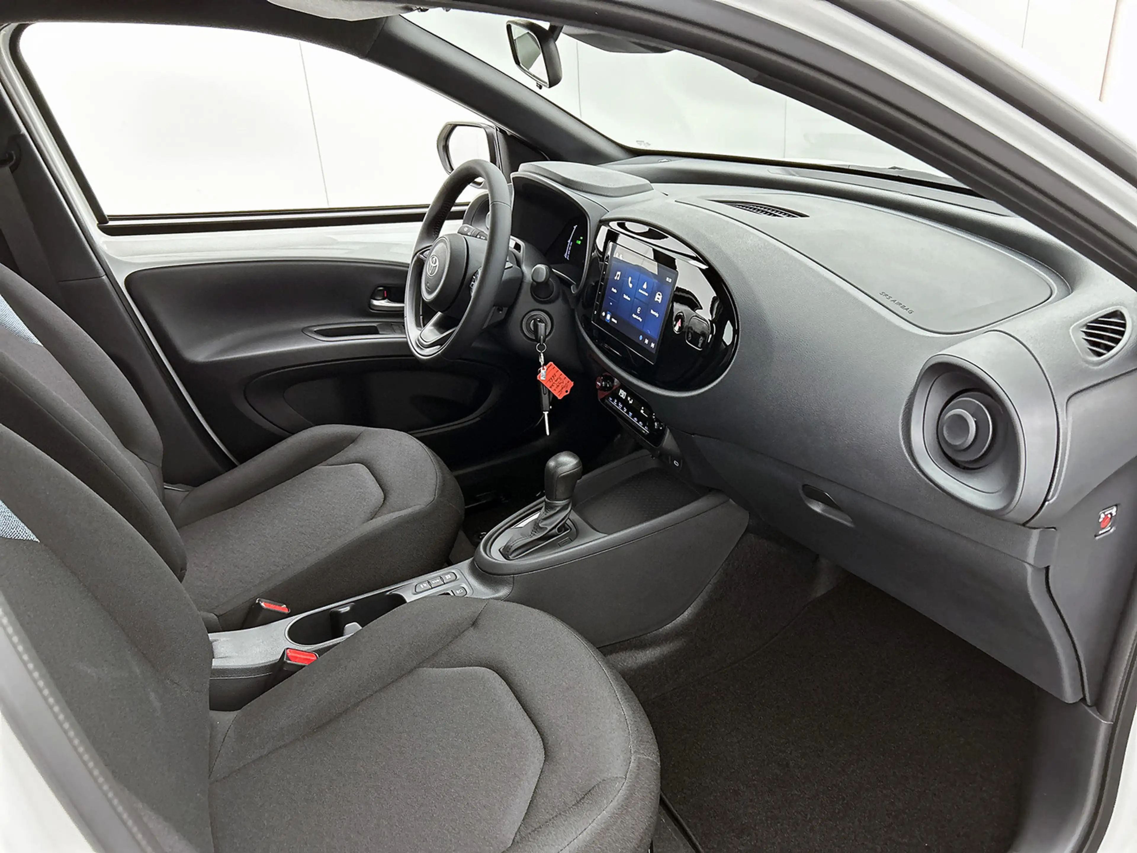 Toyota Aygo X Hybrid 115 play — photo 7
