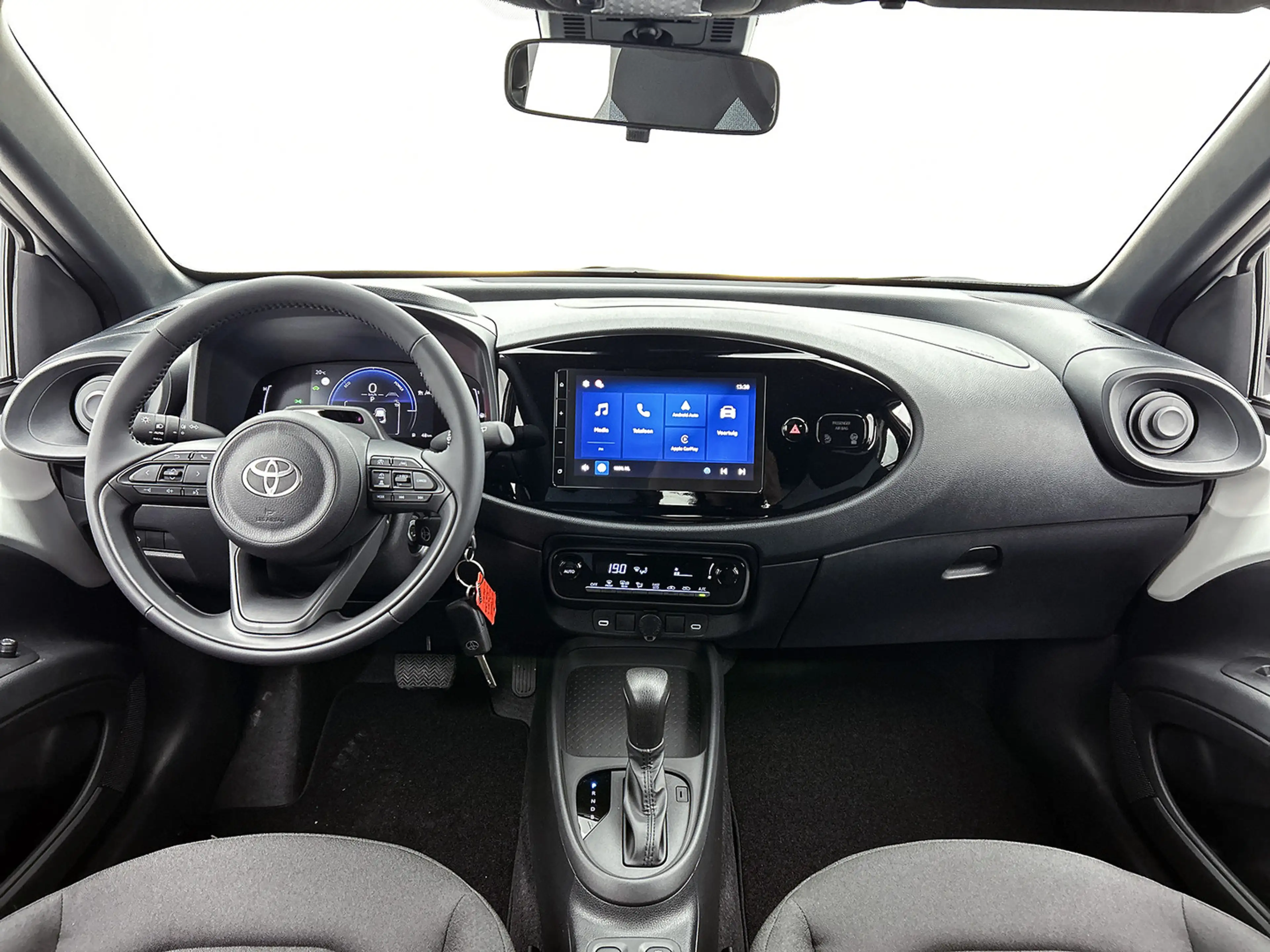 Toyota Aygo X Hybrid 115 play — photo 5