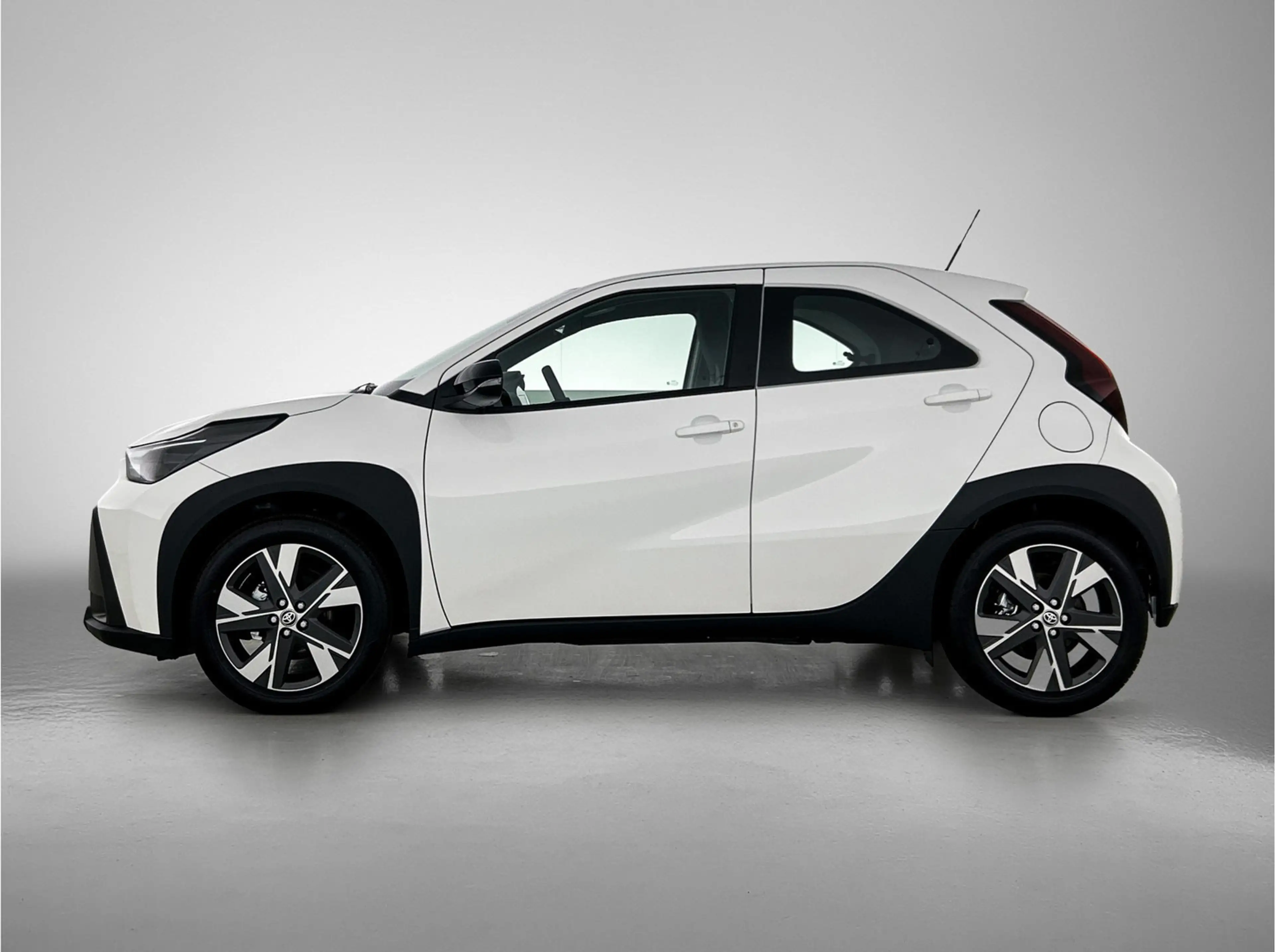 Toyota Aygo X Hybrid 115 play — photo 4