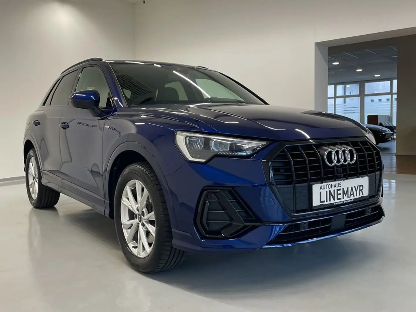 Audi Q3 45 TFSI e S-tronic, S-line  LED, AHK Blau - 2
