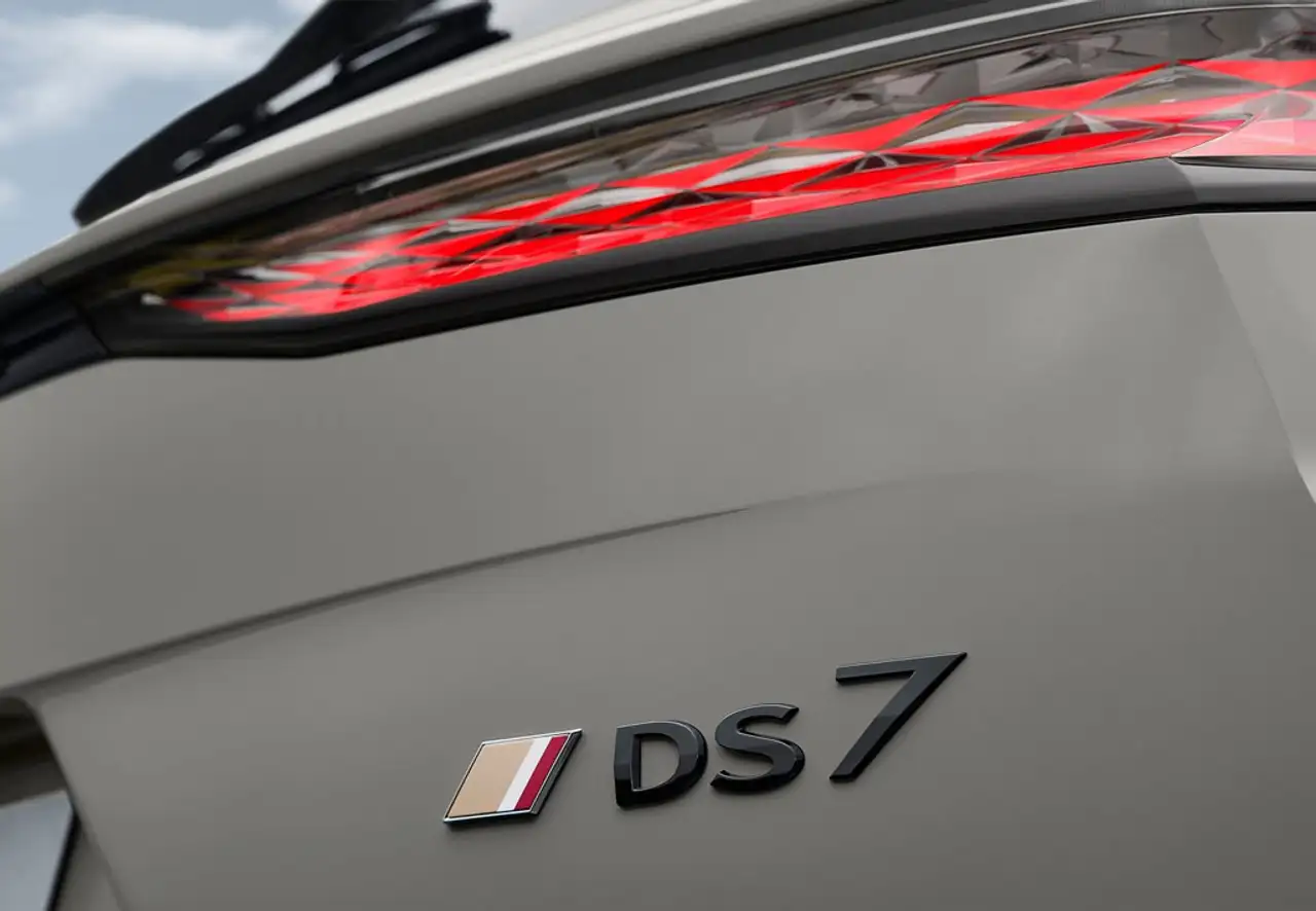 DS Automobiles DS 7 Crossback 2024 — фото 13