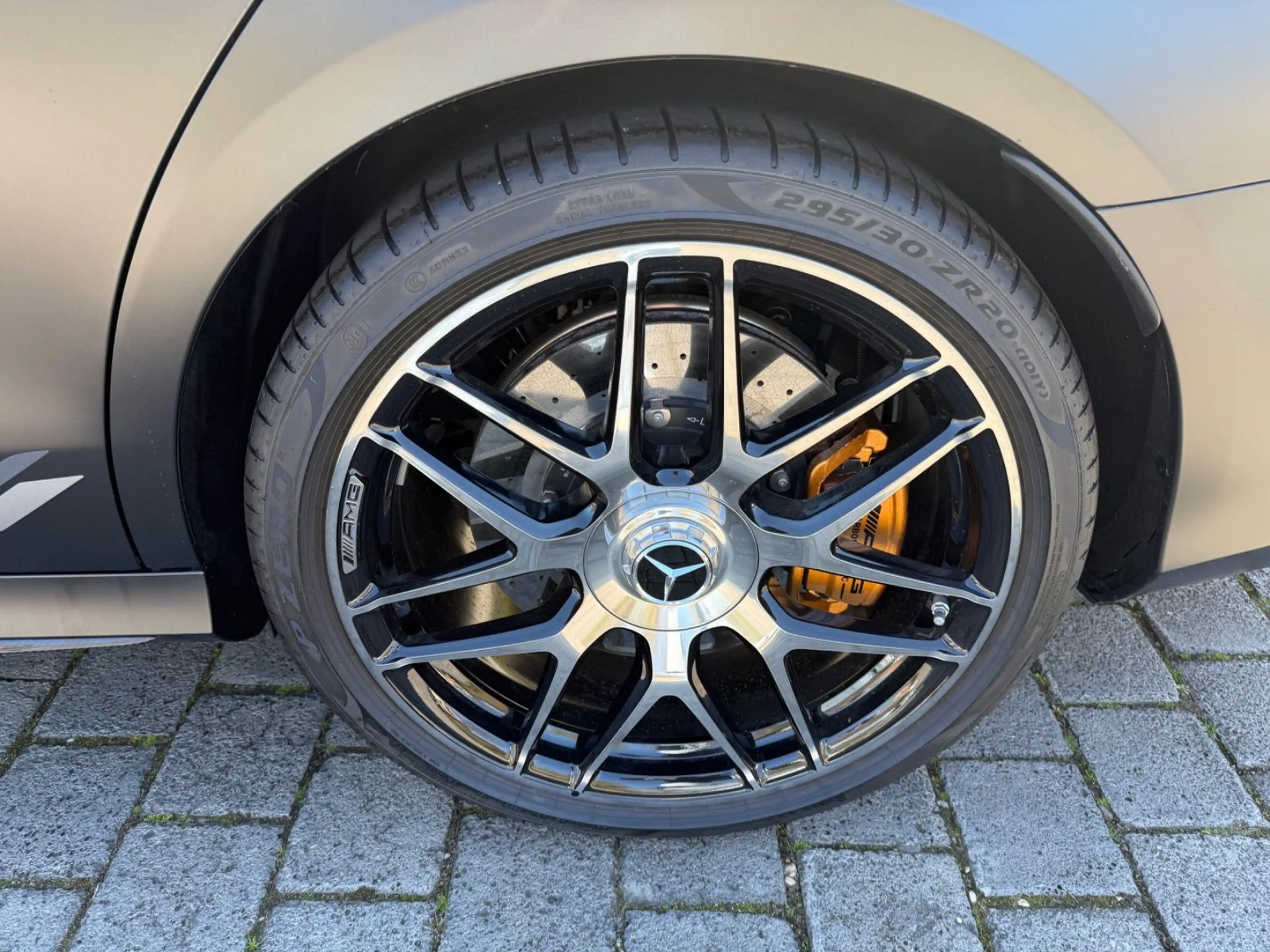 Mercedes-Benz E 63 AMG E 63 S AMG 4Matic Limo. Final Edition Keramicbr. — photo 2