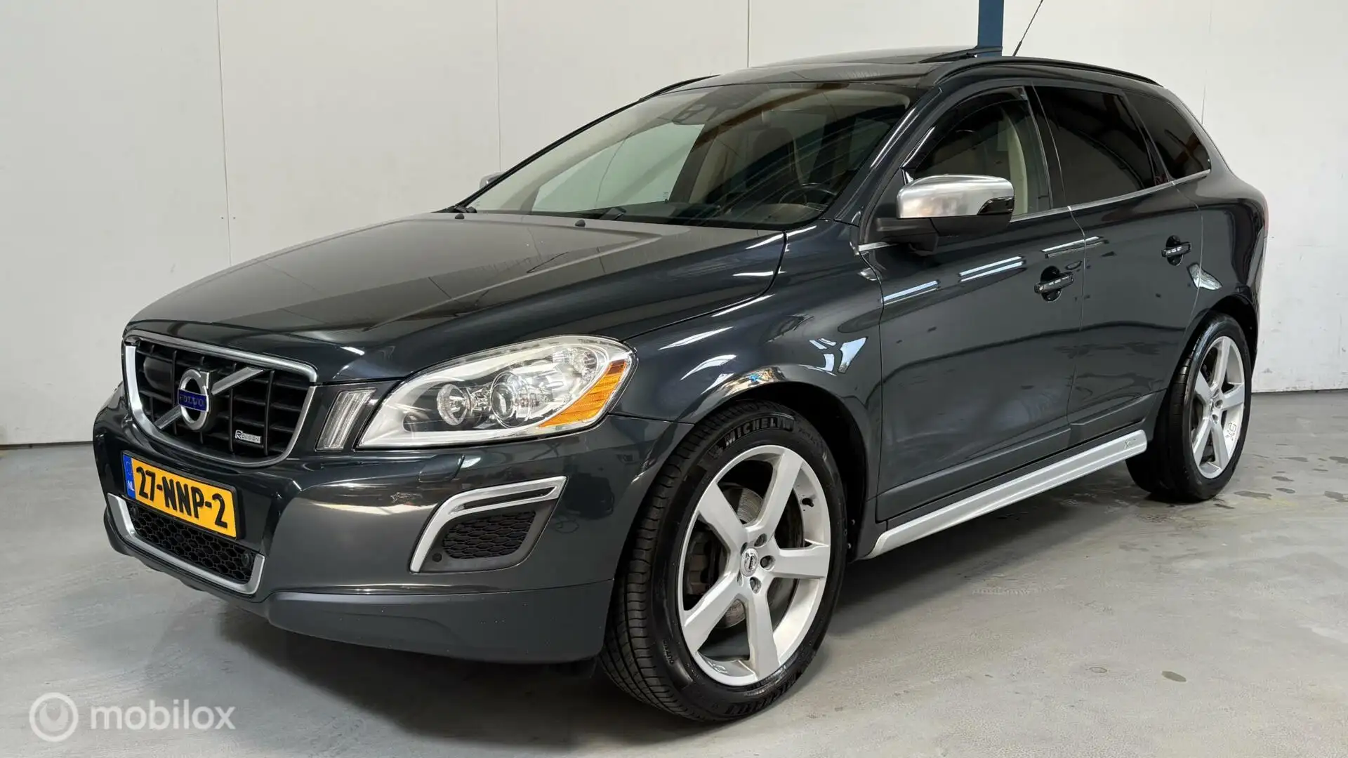 Volvo XC60 3.0 T6 AWD R-Design NL-AUTO / PANO / ACC Gris - 1