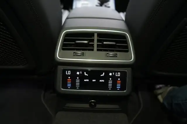 Audi A6 view 11