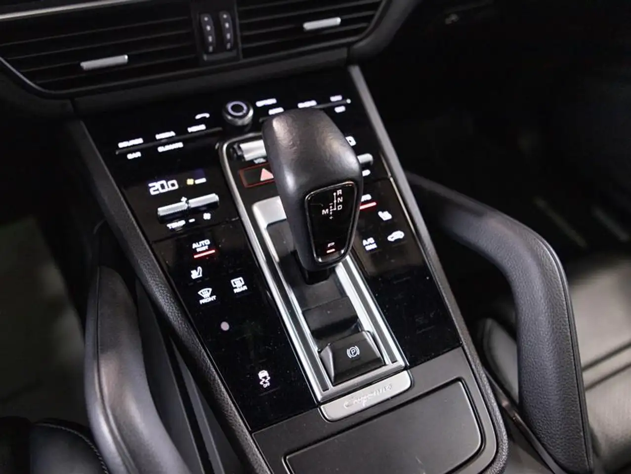 Porsche Cayenne снимка Porsche Cayenne